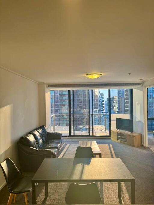 Mc298-contemporary 2br&2 Bath Apt With Free Parking! *