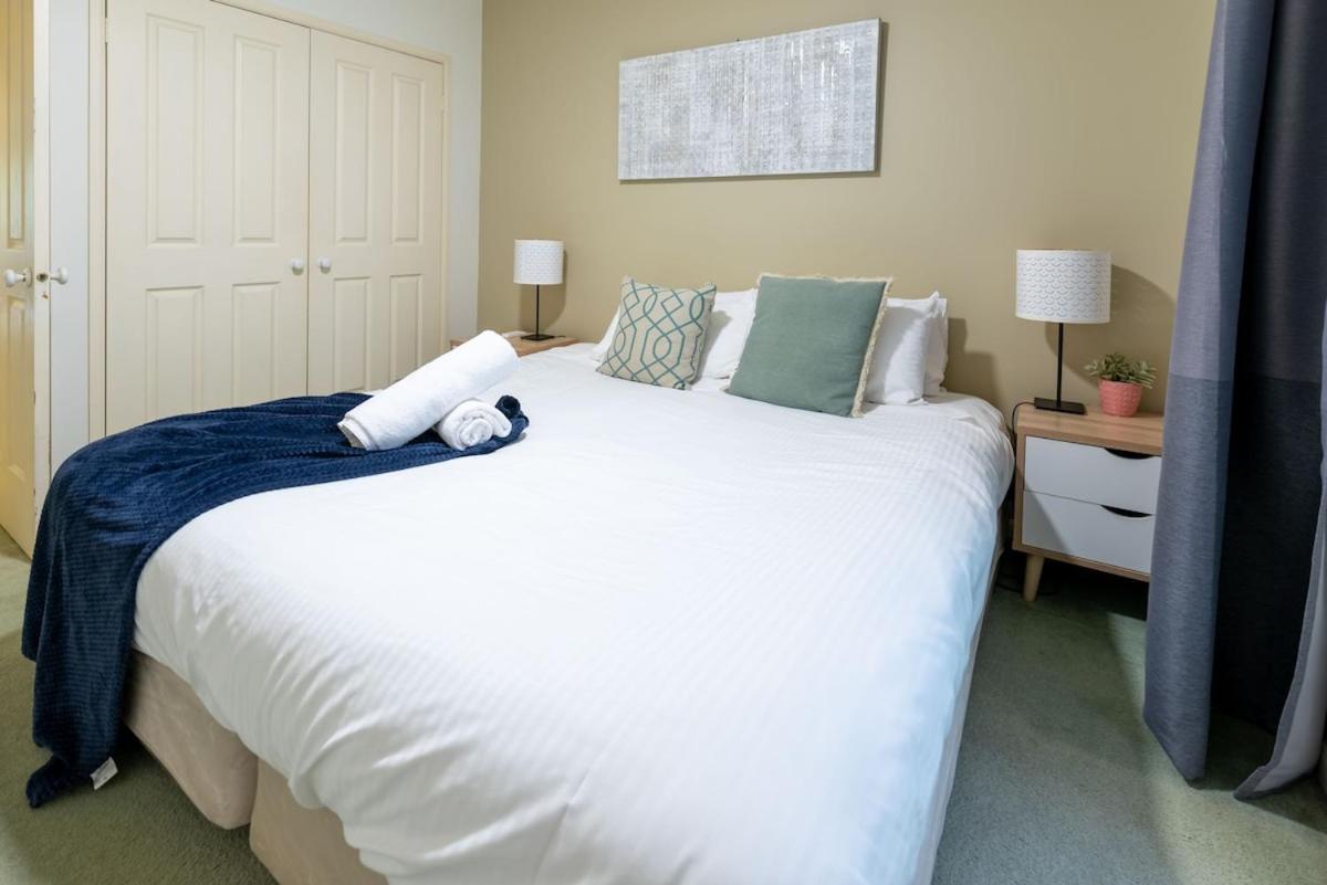 Tranquil Oasis 2 Bdrm Pool Tennis Gym