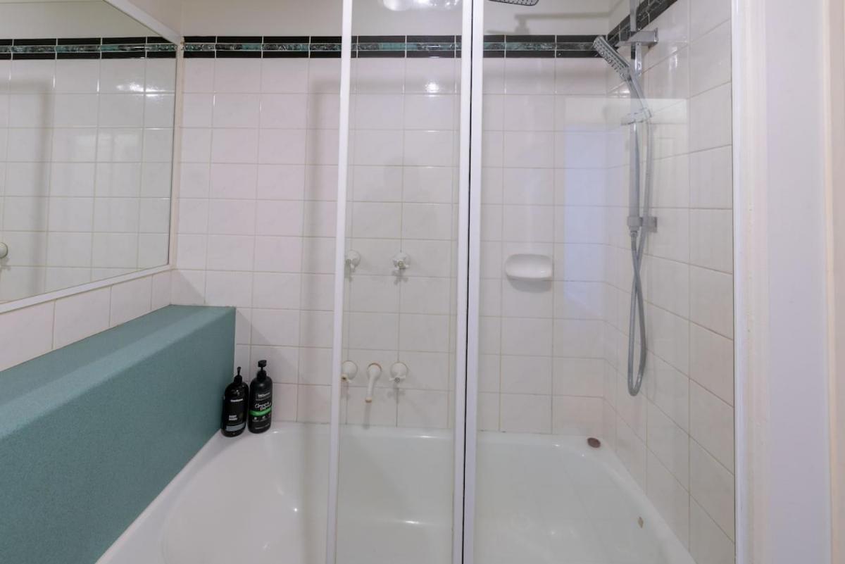 Tranquil Oasis 2 Bdrm Pool Tennis Gym *