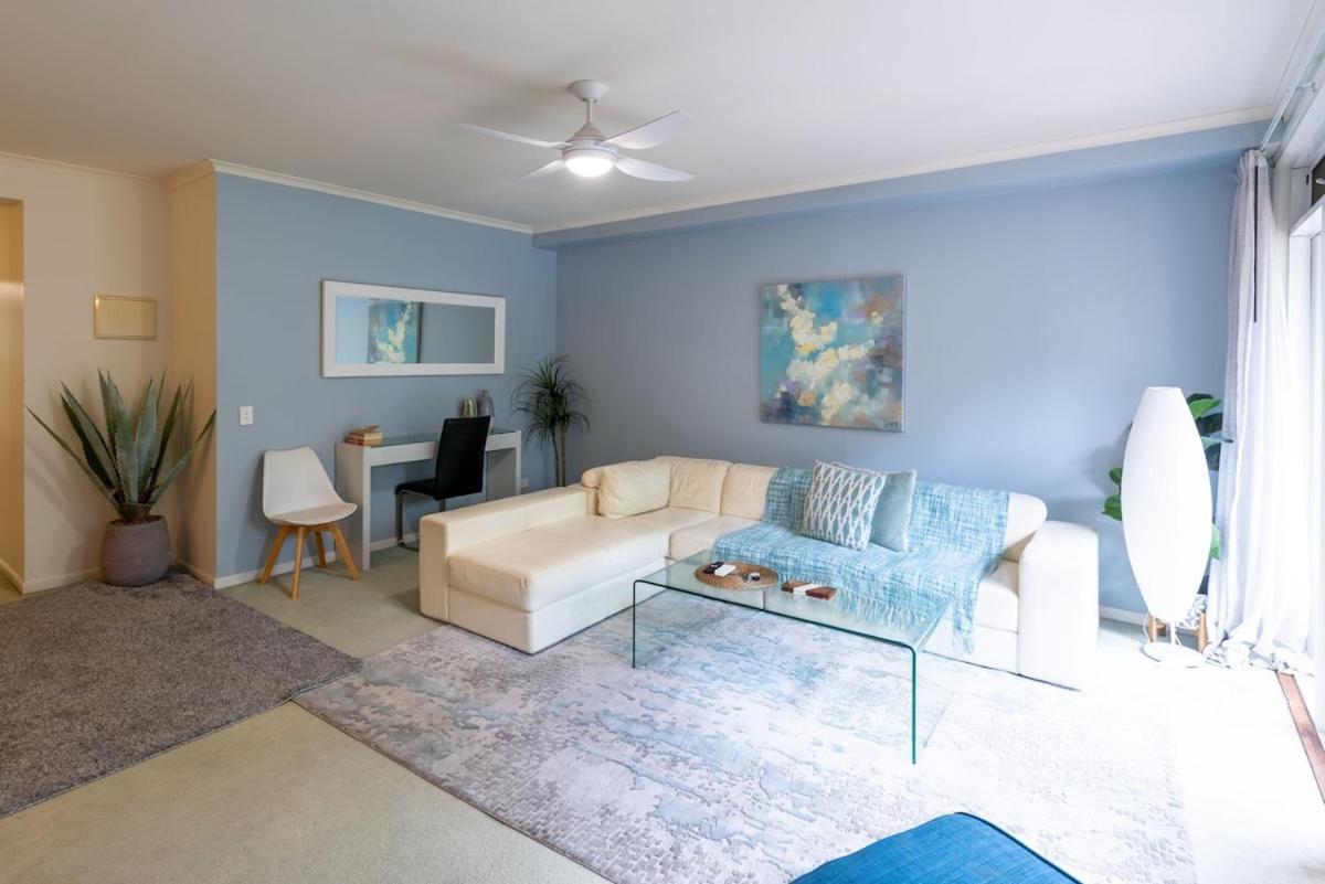 Tranquil Oasis 2 Bdrm Pool Tennis Gym Melbourne