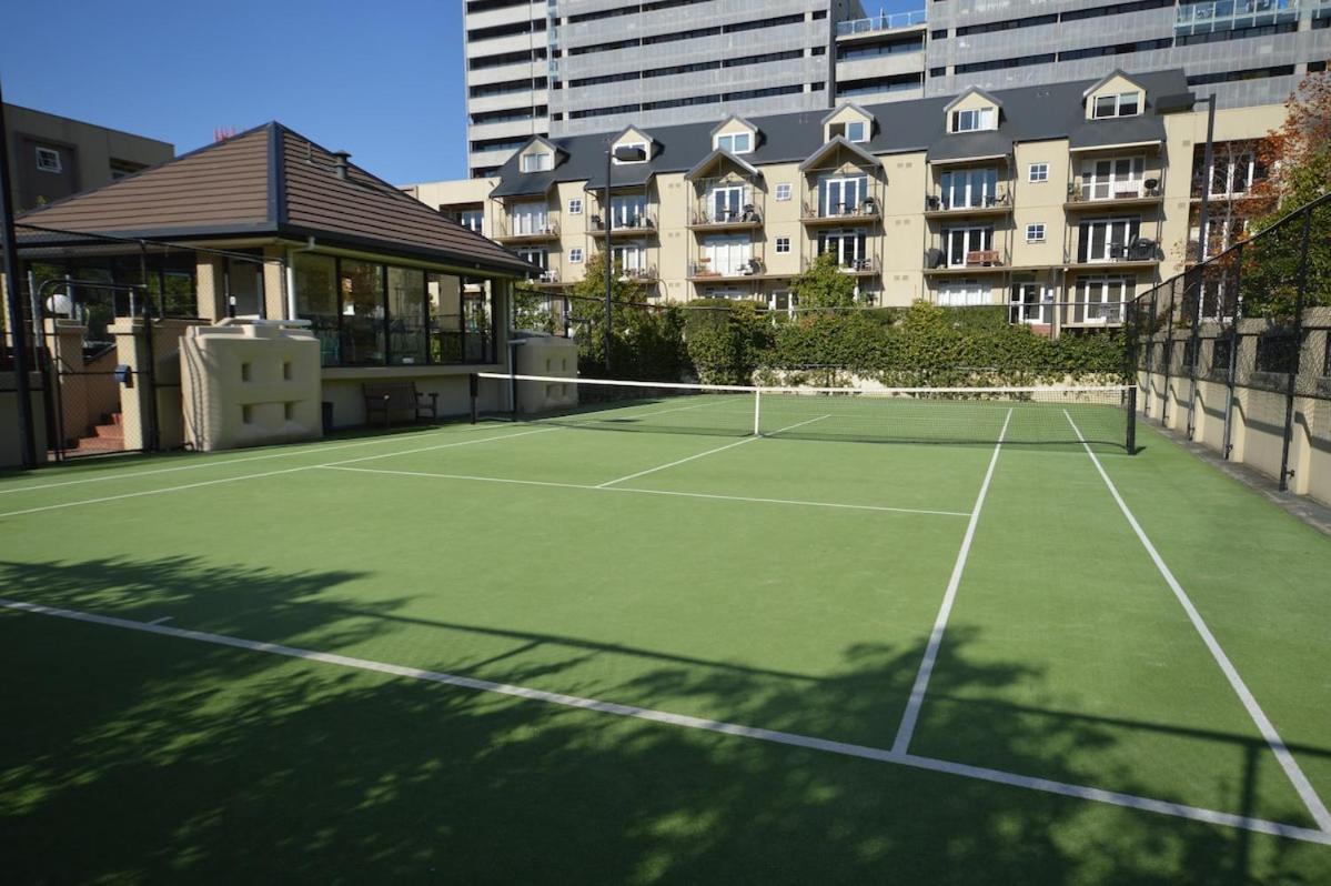 Tranquil Oasis 2 Bdrm Pool Tennis Gym * Melbourne