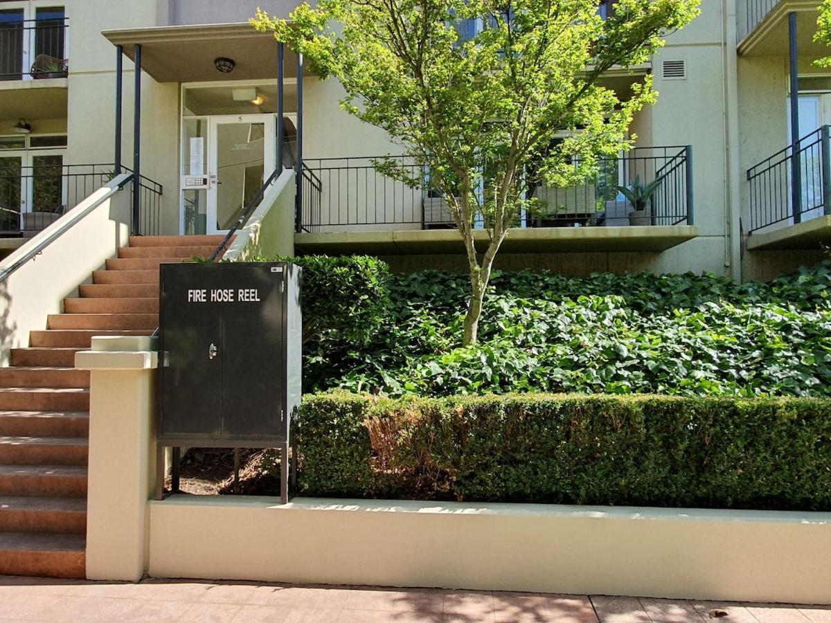 Tranquil Oasis 2 Bdrm Pool Tennis Gym Apartment