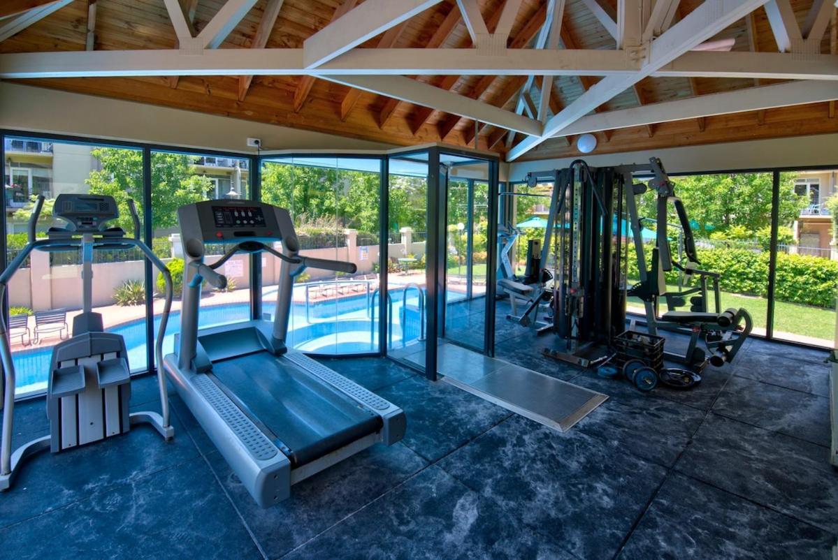 Tranquil Oasis 2 Bdrm Pool Tennis Gym Melbourne