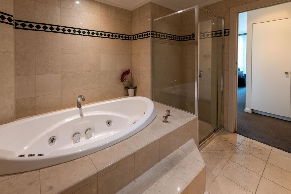 Penthouse 3 Bdrm Amazing Views Opposite Casino Apartment *