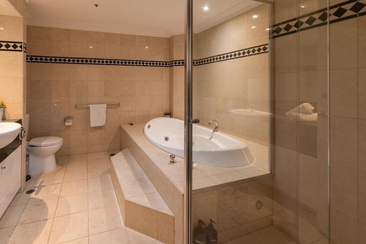 Penthouse 3 Bdrm Amazing Views Opposite Casino