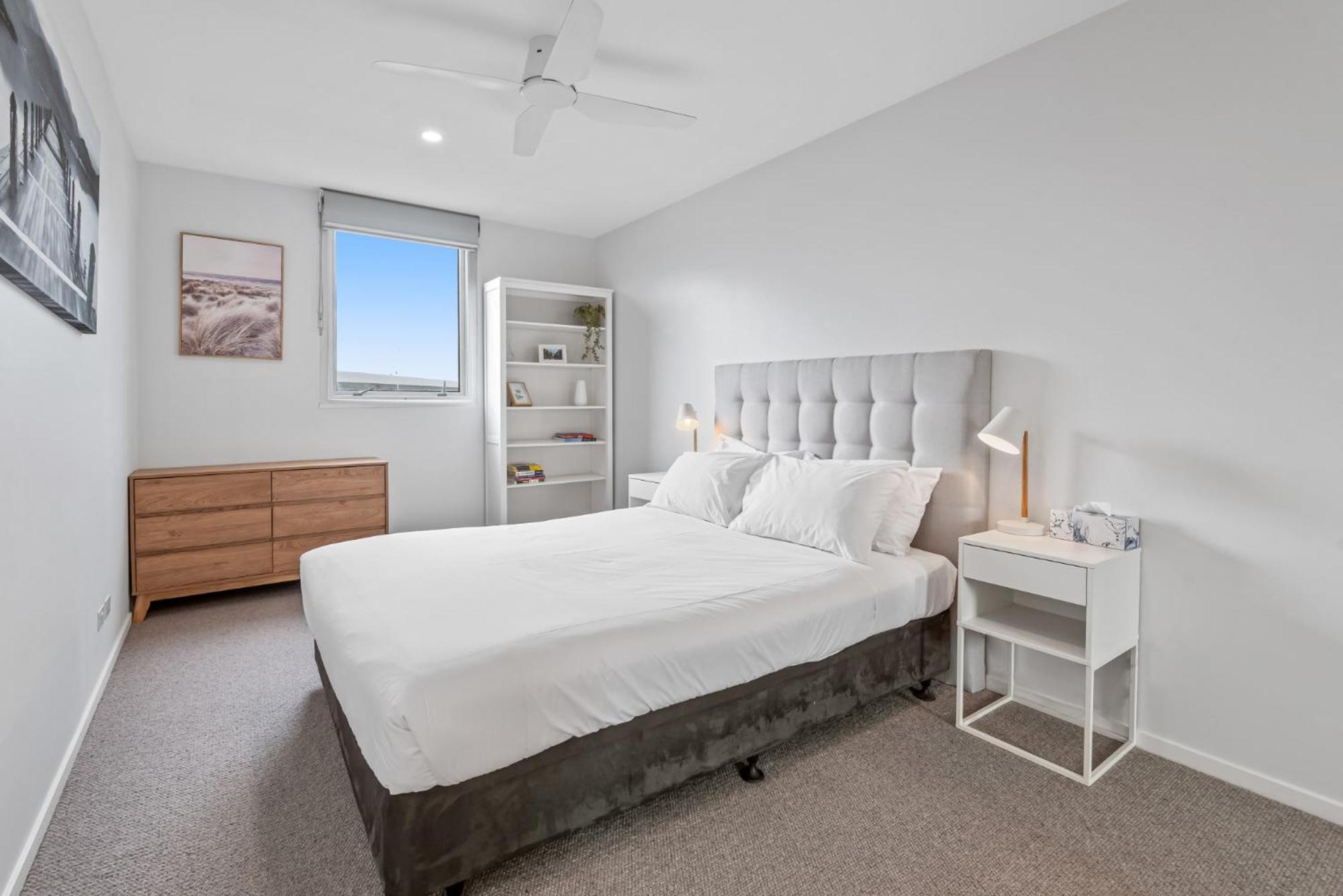 Sleek Kensington 2-bed With Bbq Area & Gym Apartment Melbourne
