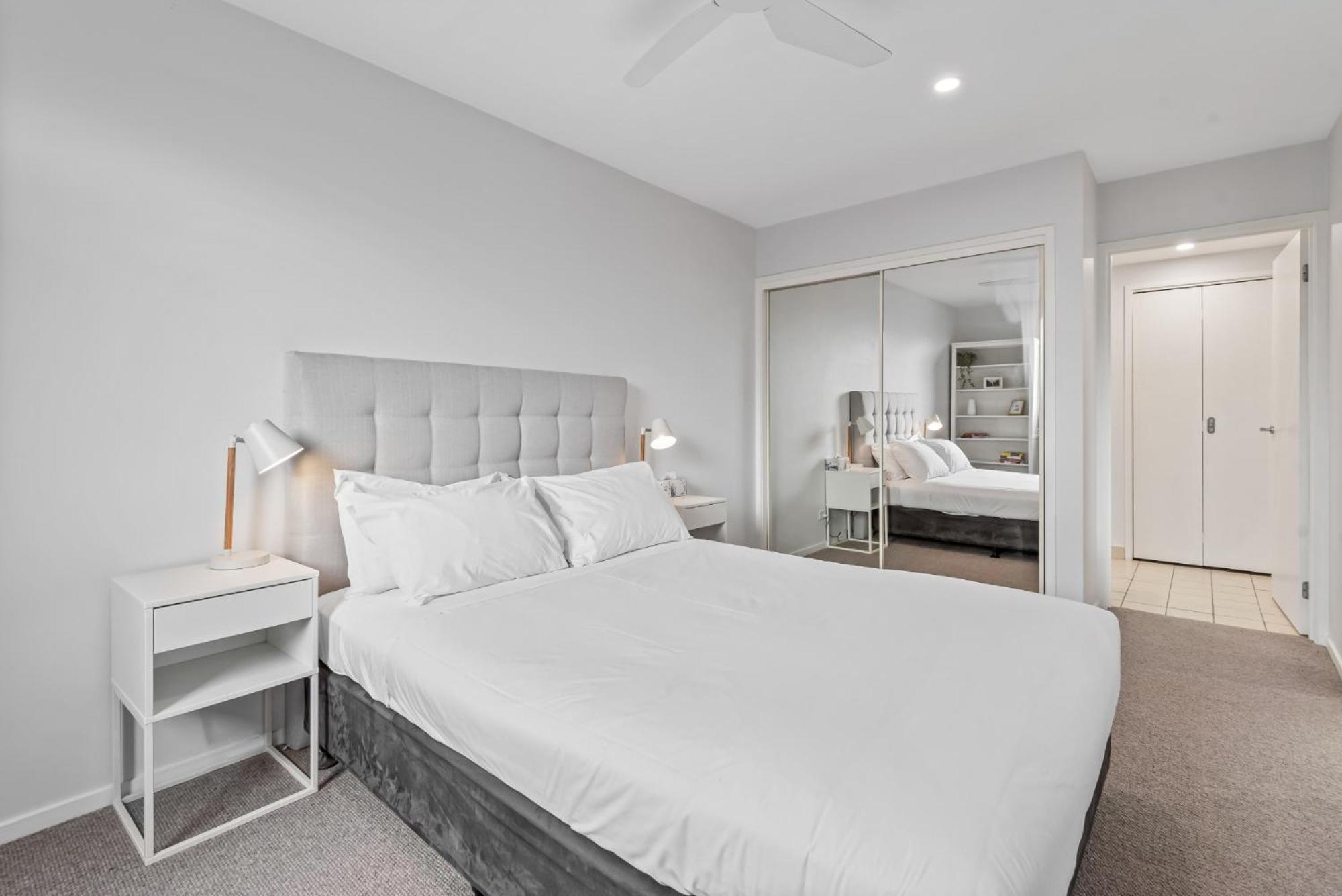 Sleek Kensington 2-bed With Bbq Area & Gym