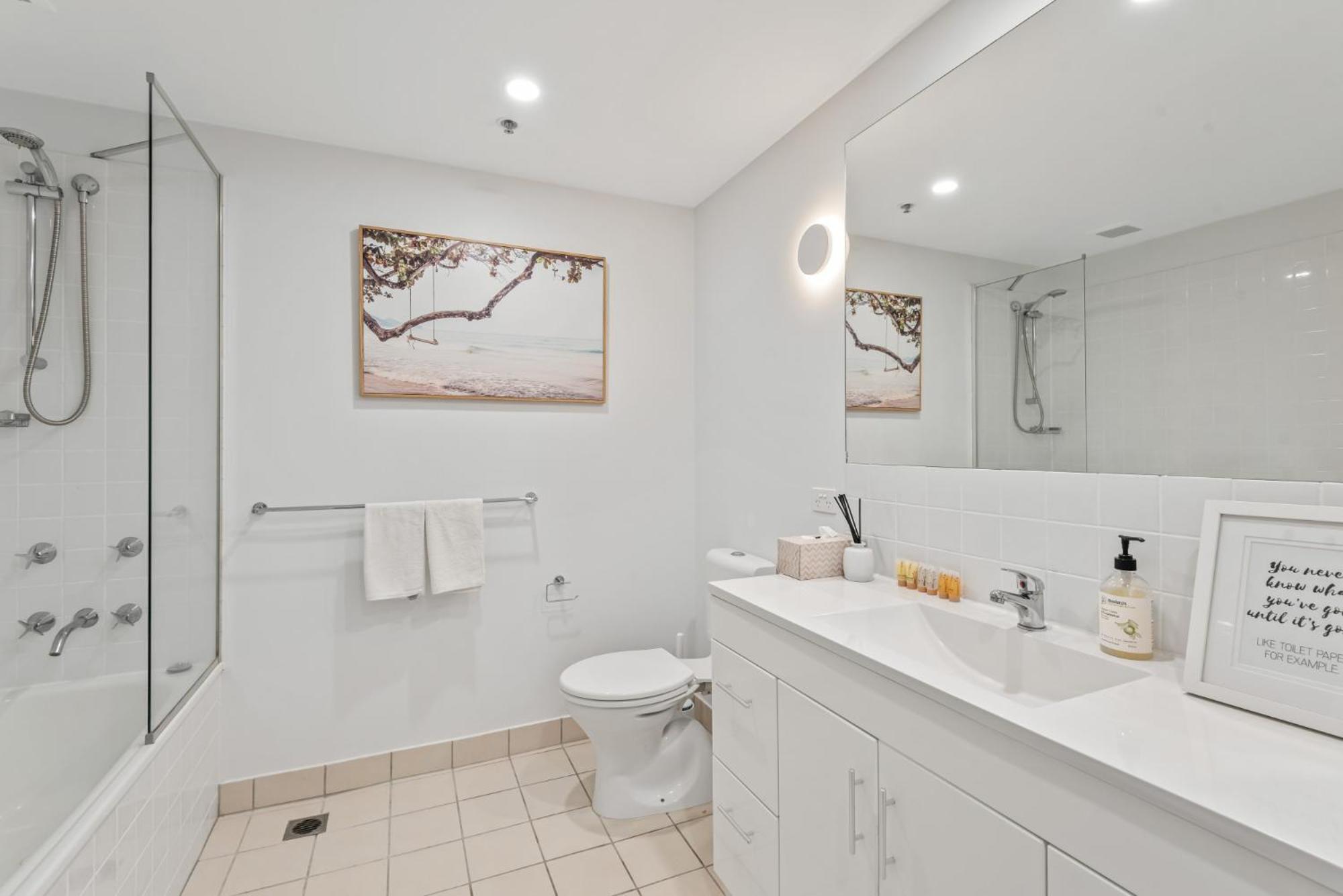 Apartment Sleek Kensington 2-bed With Bbq Area & Gym