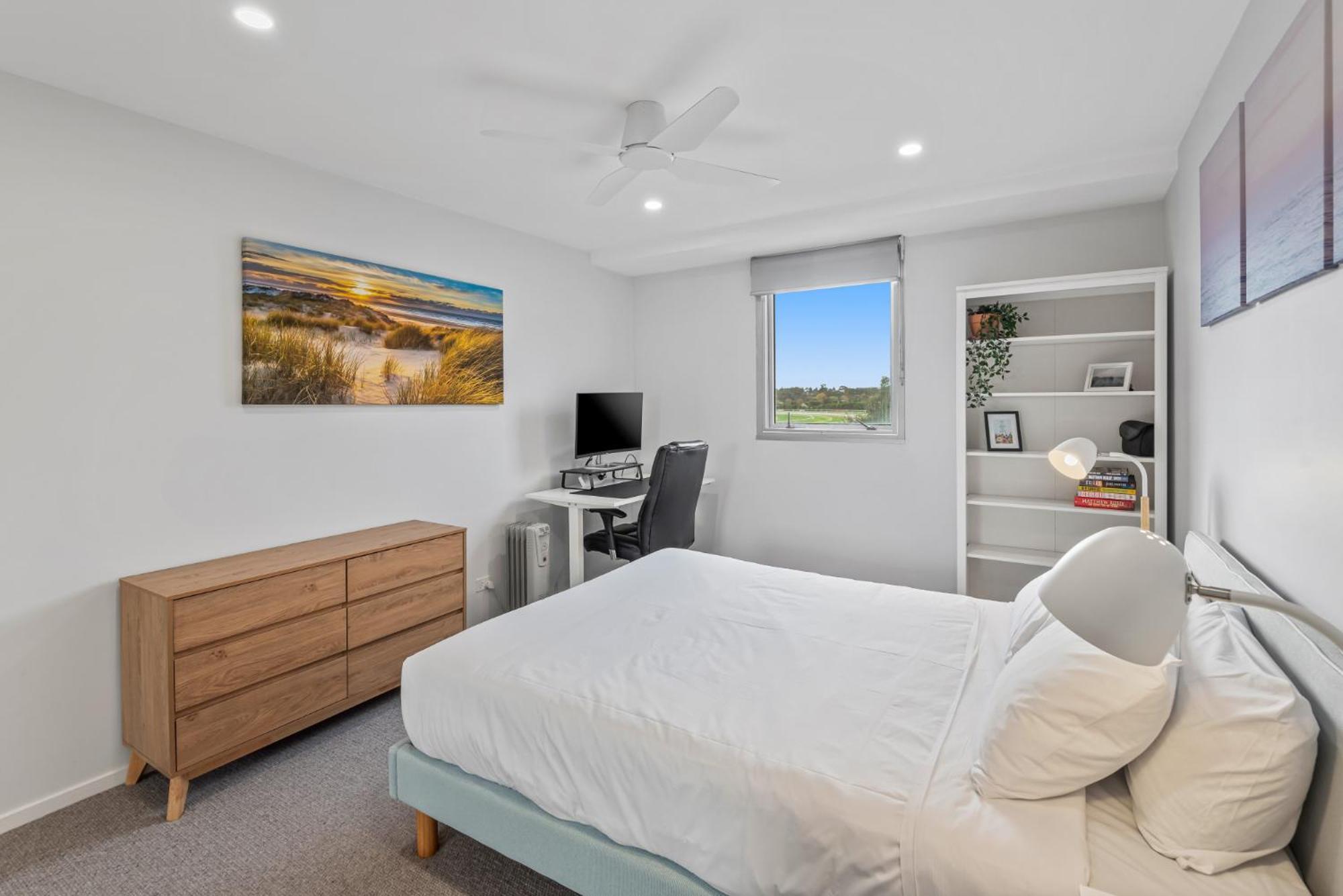 Sleek Kensington 2-bed With Bbq Area & Gym Apartment Melbourne