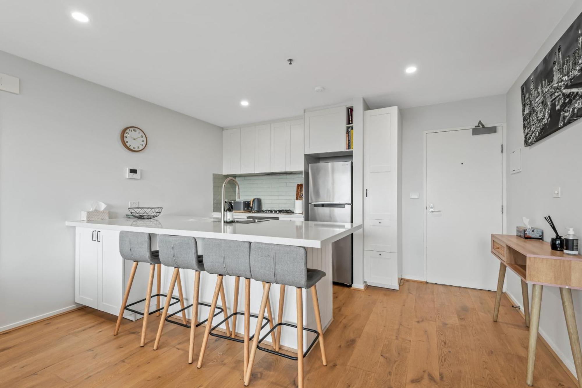 Apartment Sleek Kensington 2-bed With Bbq Area & Gym Melbourne