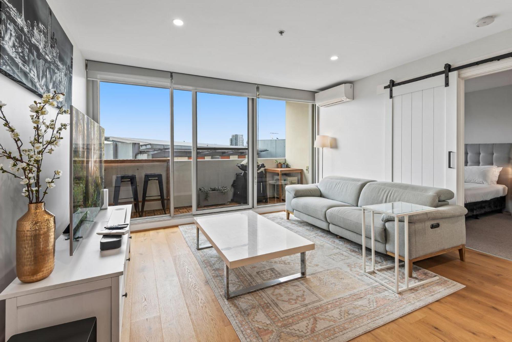 Sleek Kensington 2-bed With Bbq Area & Gym Apartment Melbourne