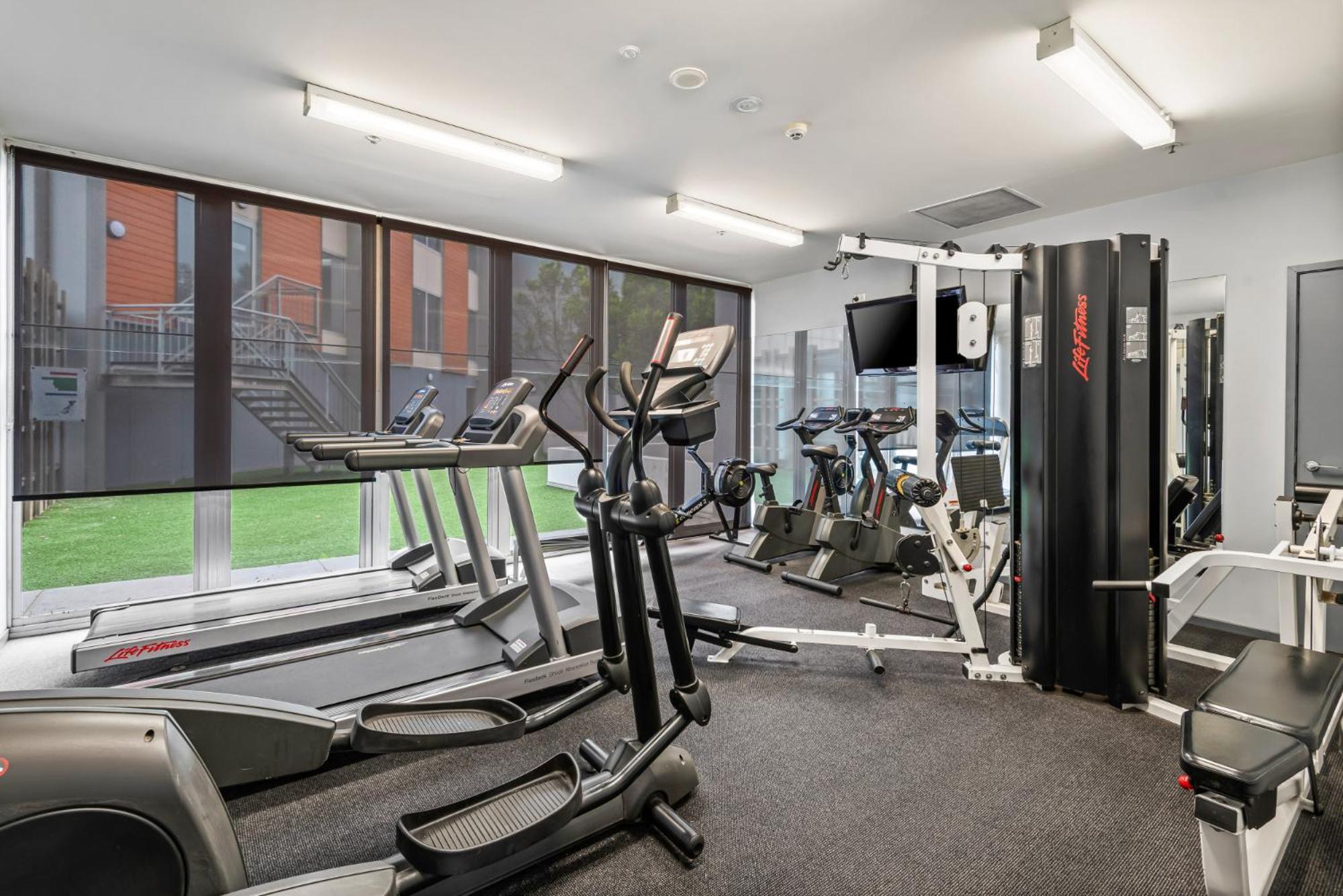 Sleek Kensington 2-bed With Bbq Area & Gym Melbourne