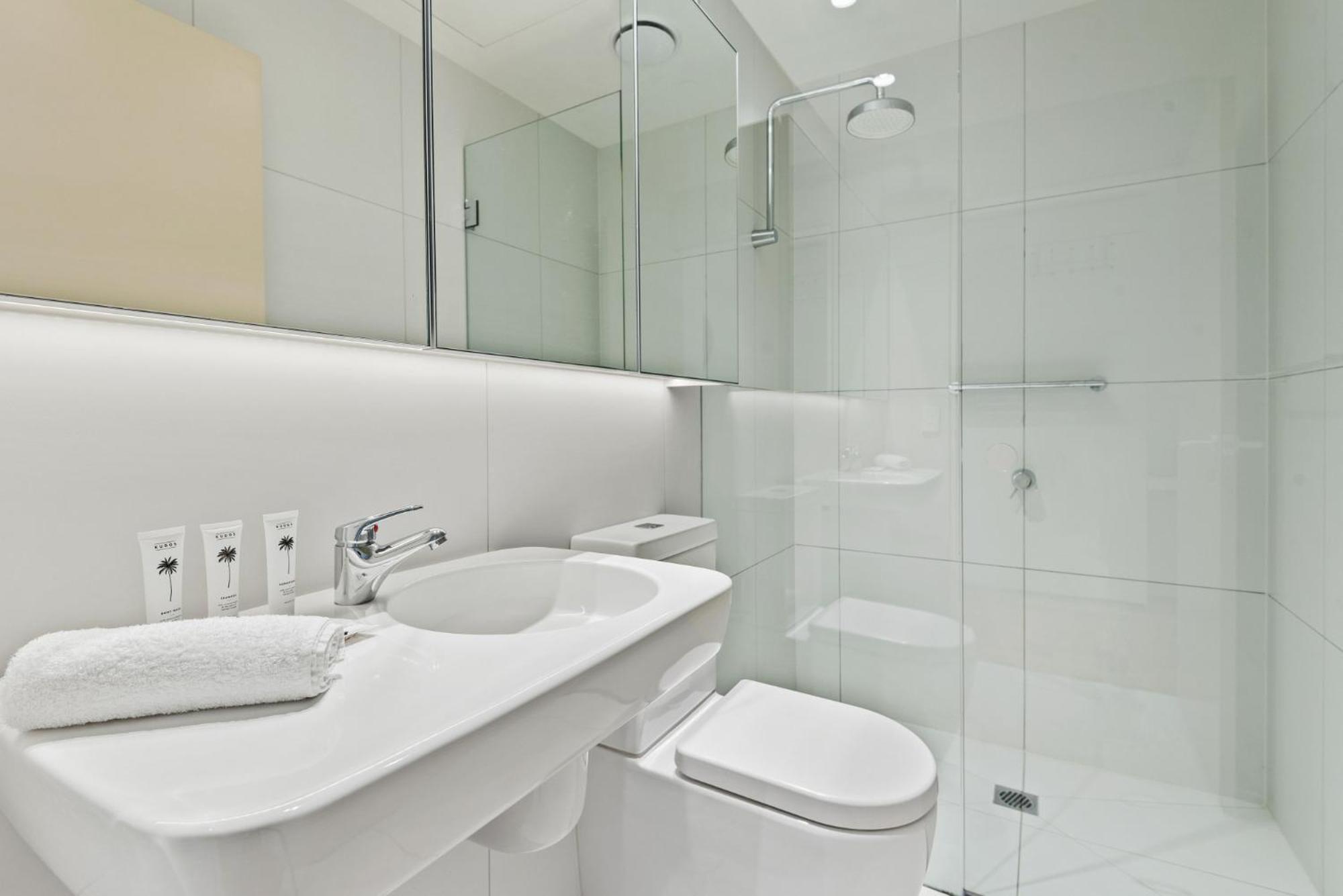 Bright With Views In Trendy Locale Apartment Melbourne