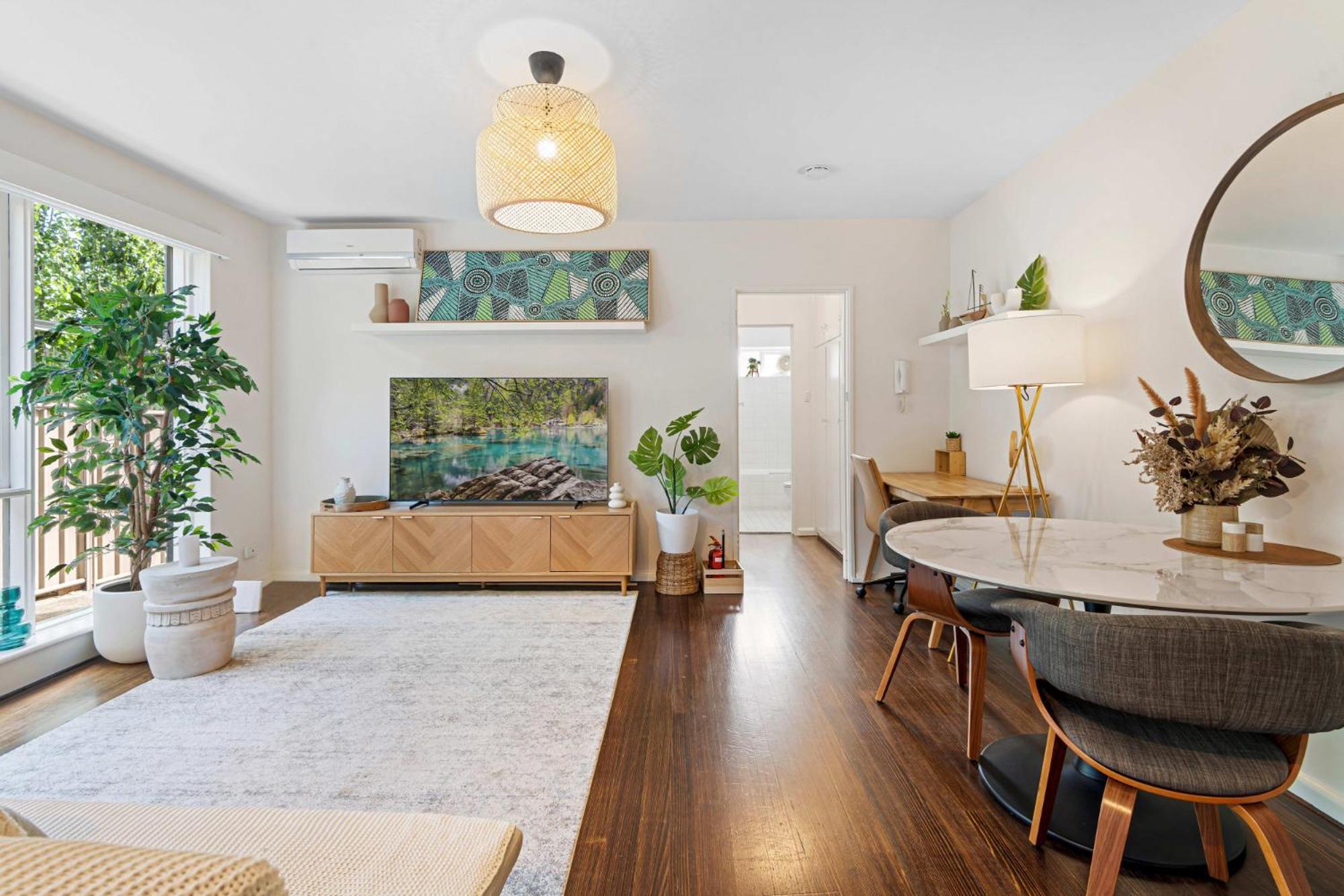 Contemporary 1-bed Unit Near Chapel St *