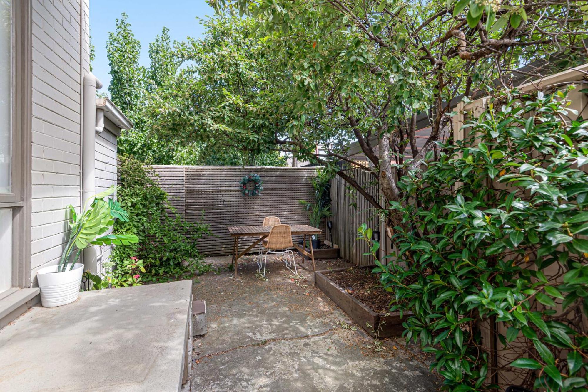 Contemporary 1-bed Unit Near Chapel St Apartment