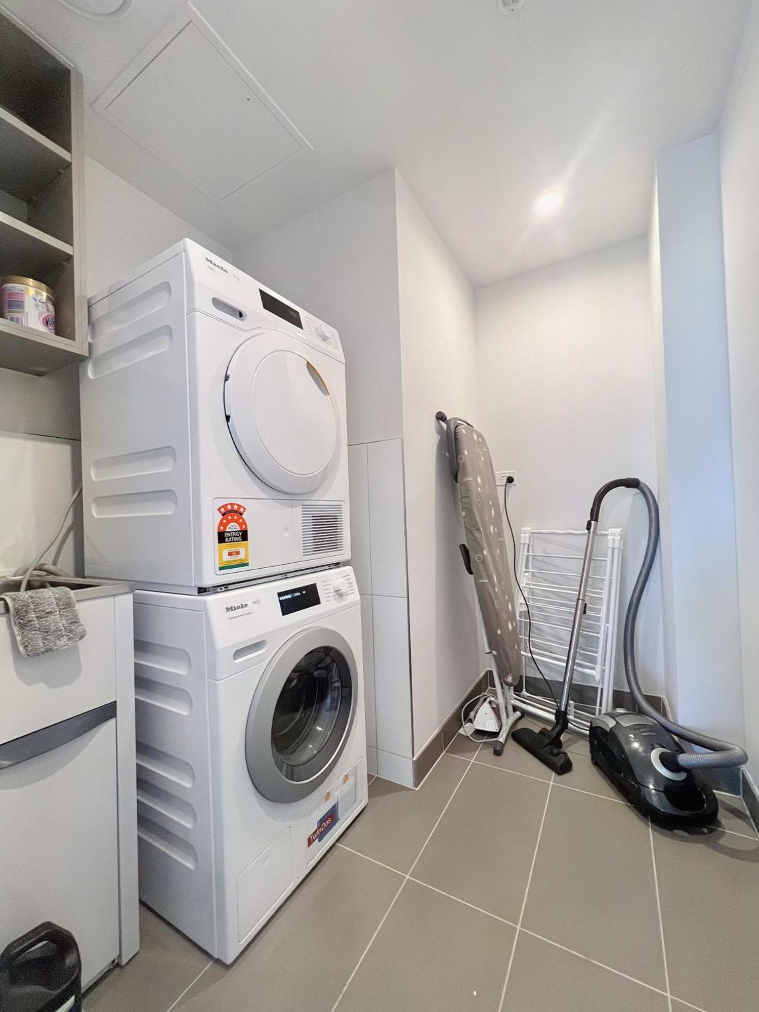 Beautiful 4b3b Cbd Free Wifi * Melbourne