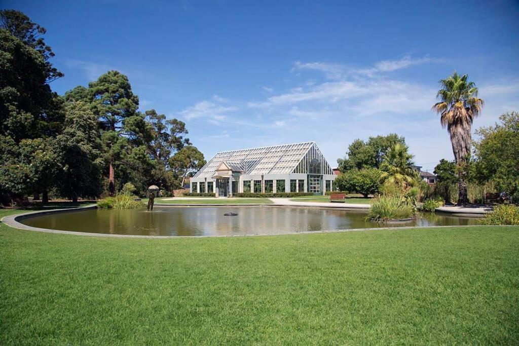Apartment Latte Lifestyle In Marlborough Melbourne