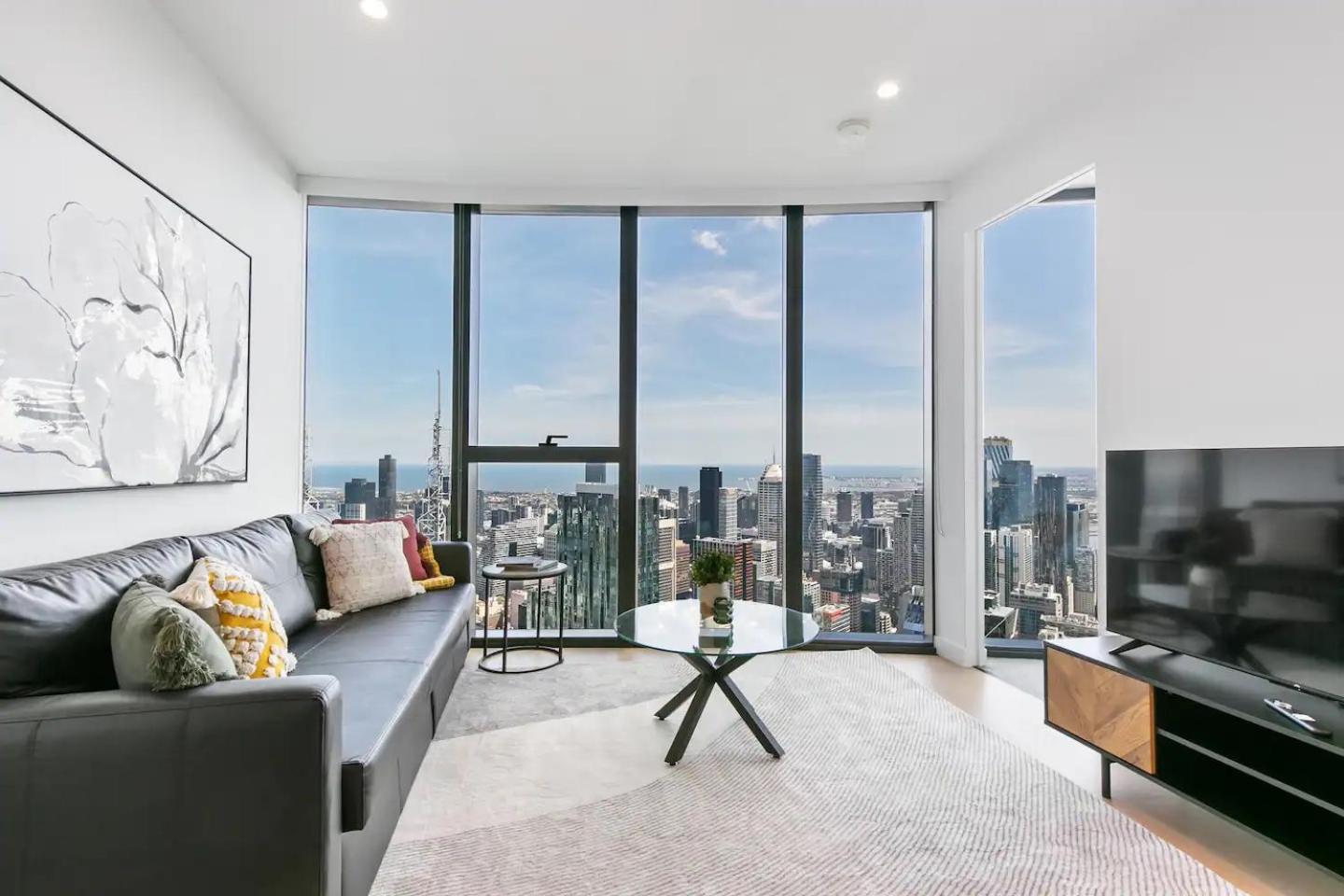 Apartment Sleek Lvl 75 W Skyline Views In Aurora Complex *