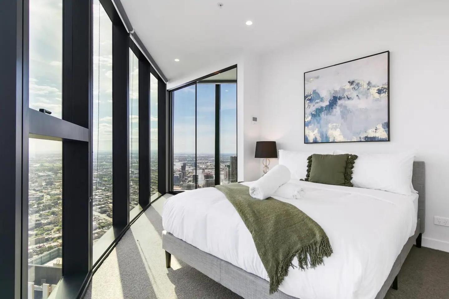 Sleek Lvl 75 W Skyline Views In Aurora Complex
