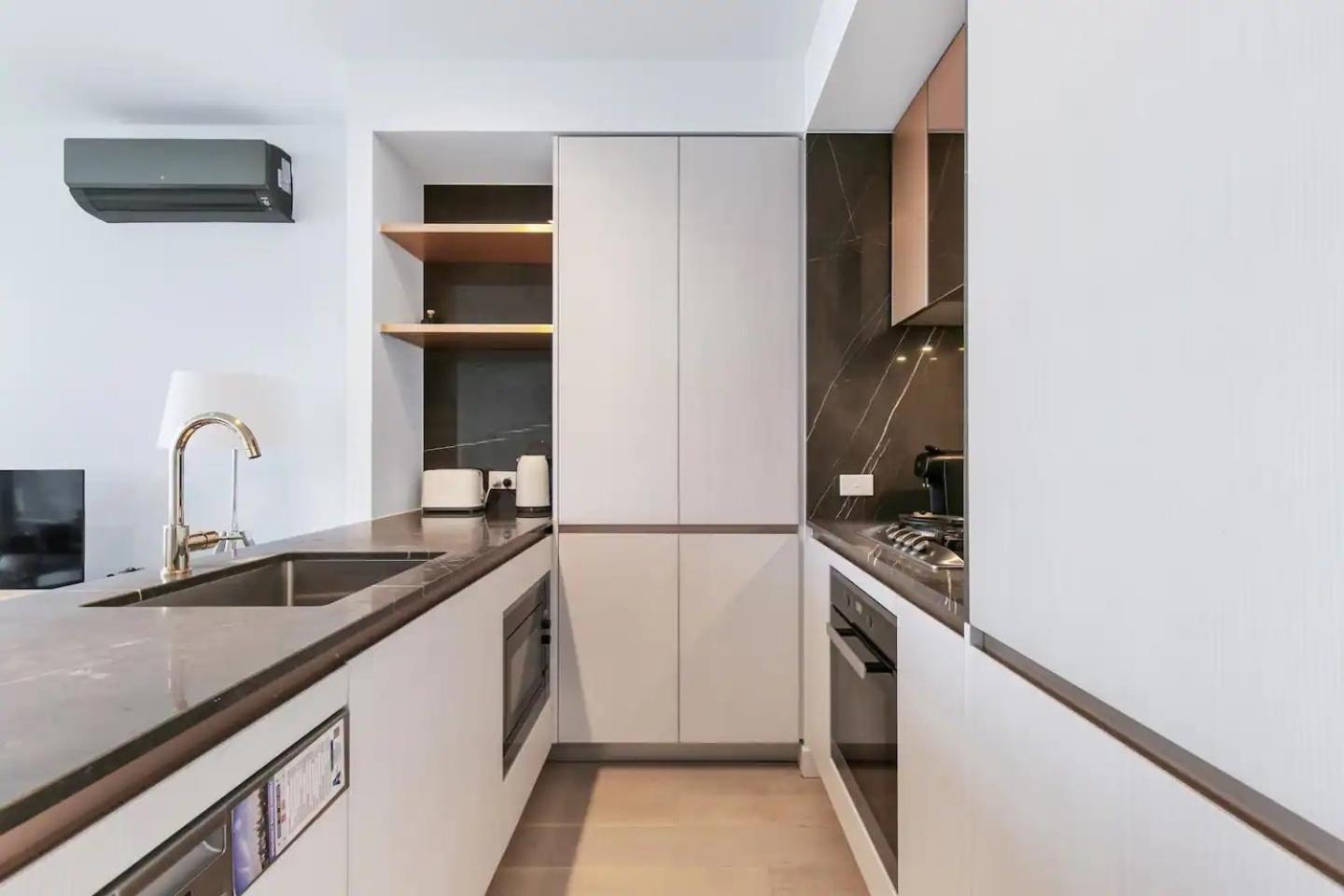 Apartment Sleek Lvl 75 W Skyline Views In Aurora Complex