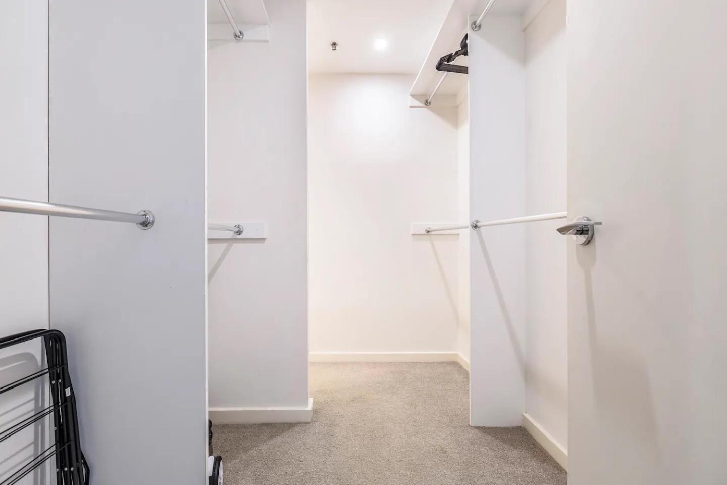 Apartment Opulent & Spacious Overlooking Park Melbourne