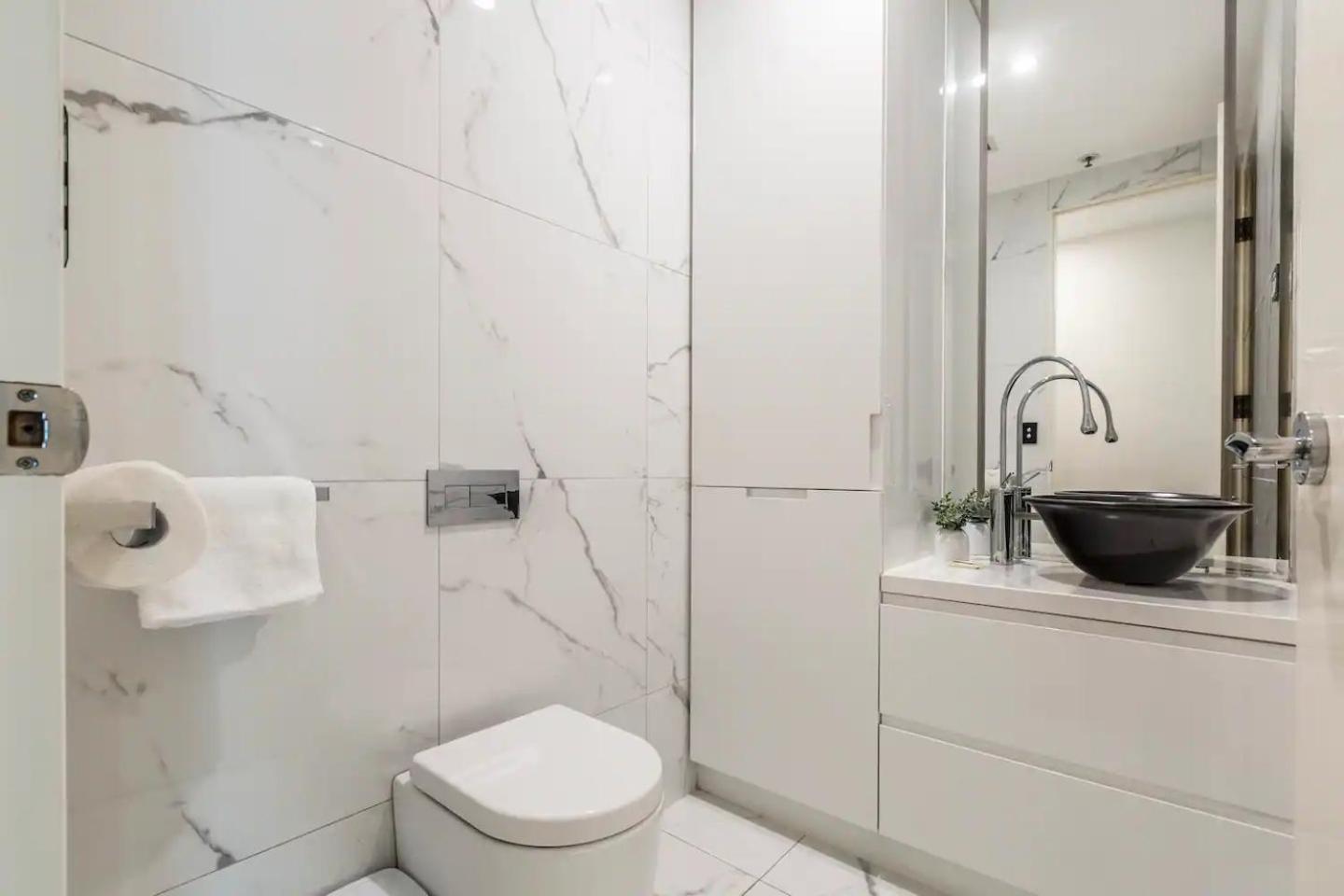 Opulent & Spacious Overlooking Park Apartment