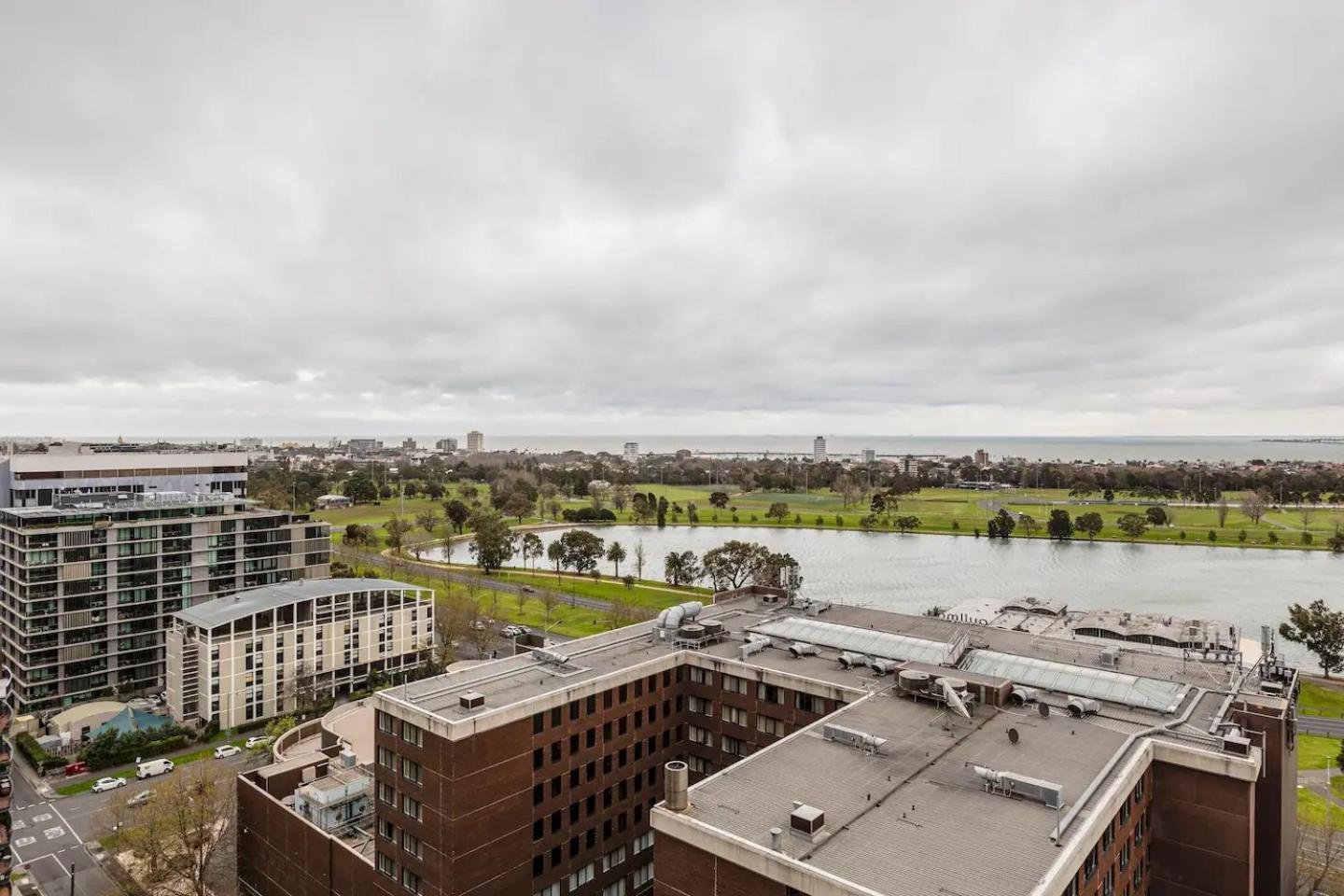 Apartment Opulent & Spacious Overlooking Park *
