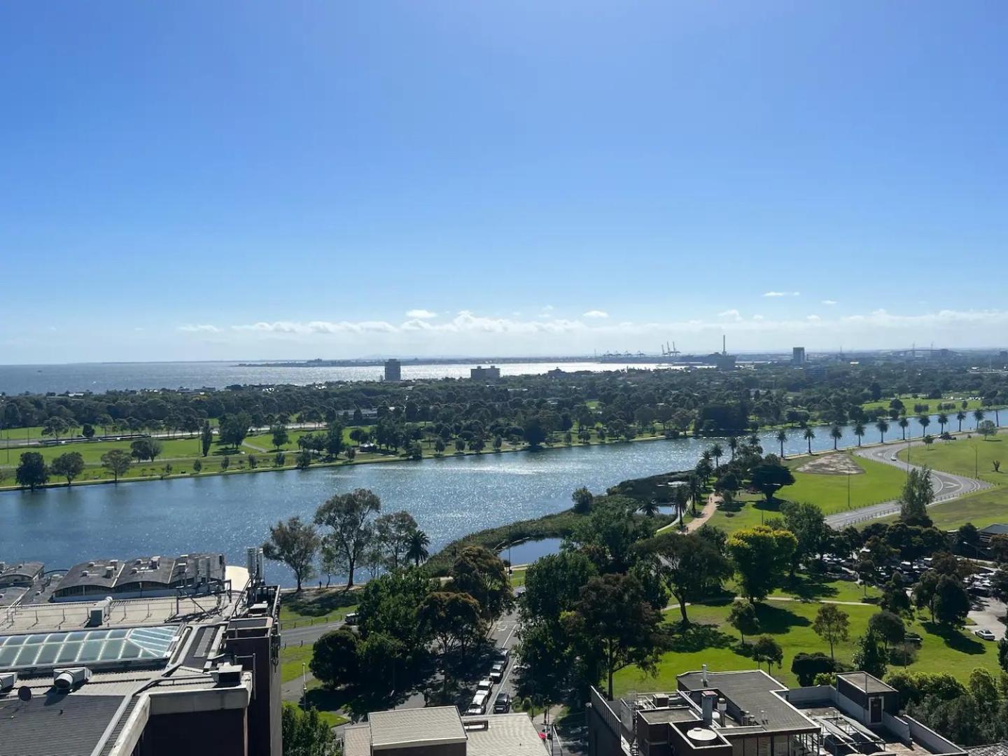 Opulent & Spacious Overlooking Park *