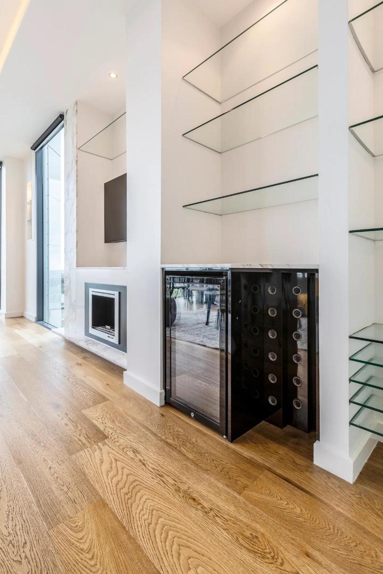 Opulent & Spacious Overlooking Park Apartment *