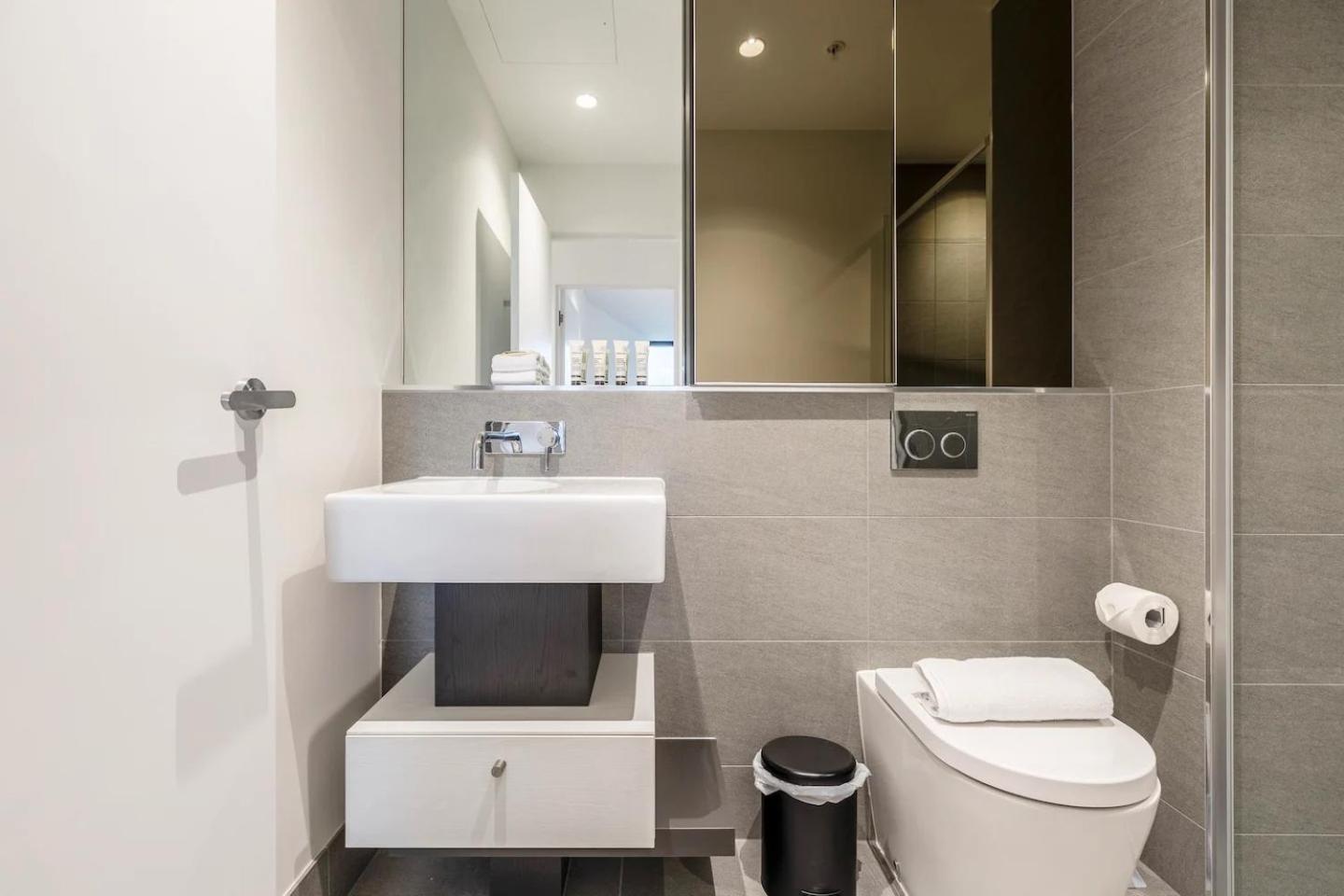 Apartment Earthy Retreat In Melb's Shopping Hub With Views Melbourne