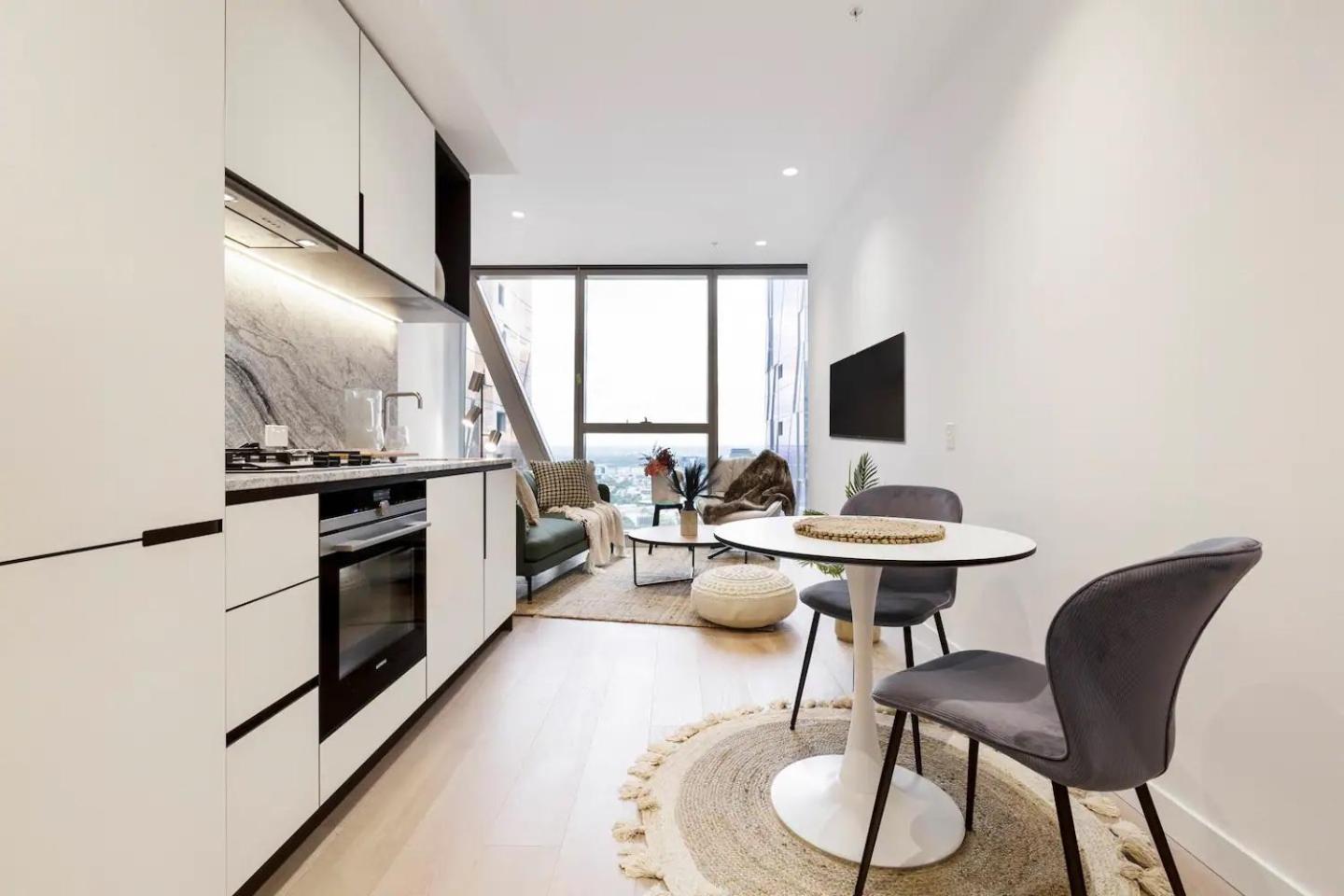 Earthy Retreat In Melb's Shopping Hub With Views * Melbourne
