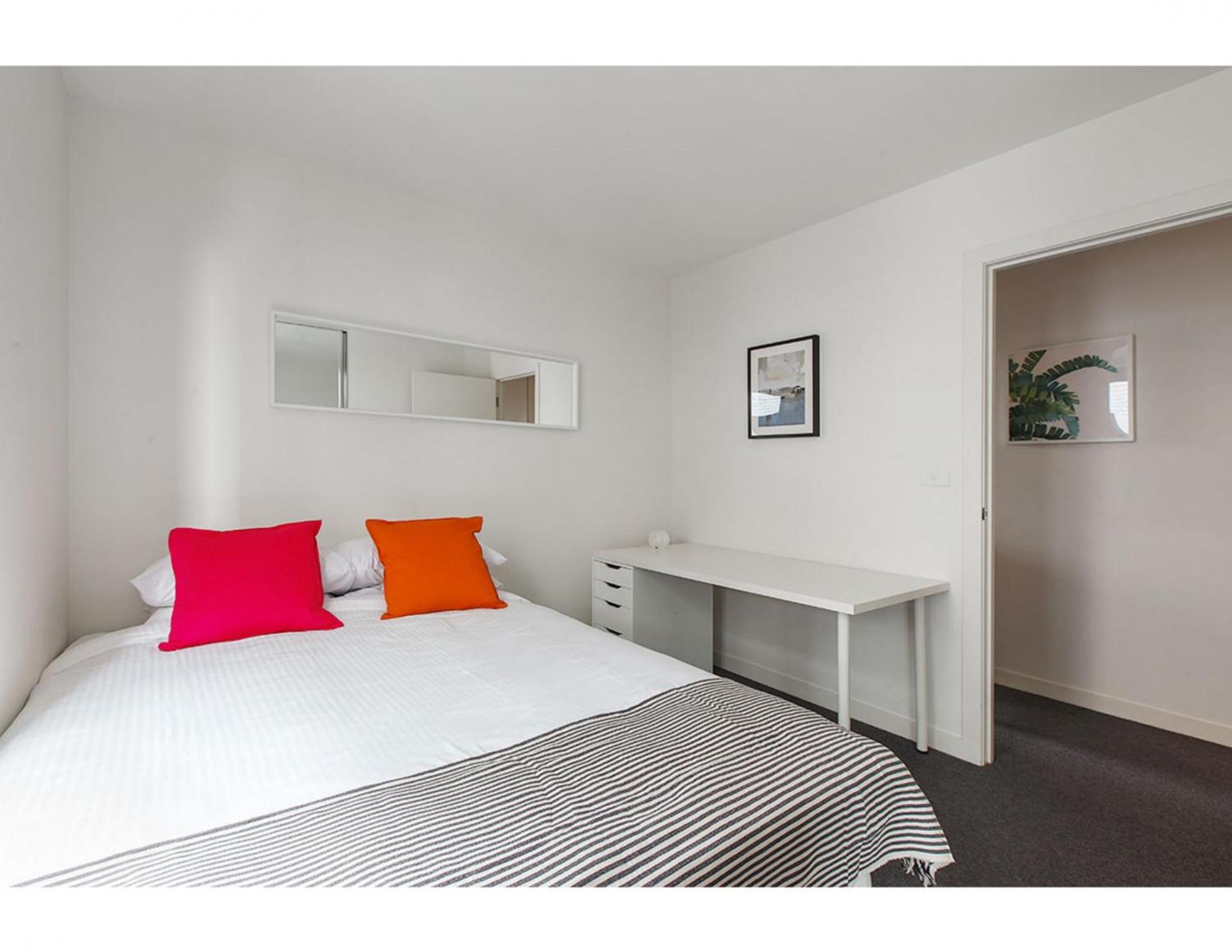 Modern 2 Bed In Trendy Collingwood Apartment
