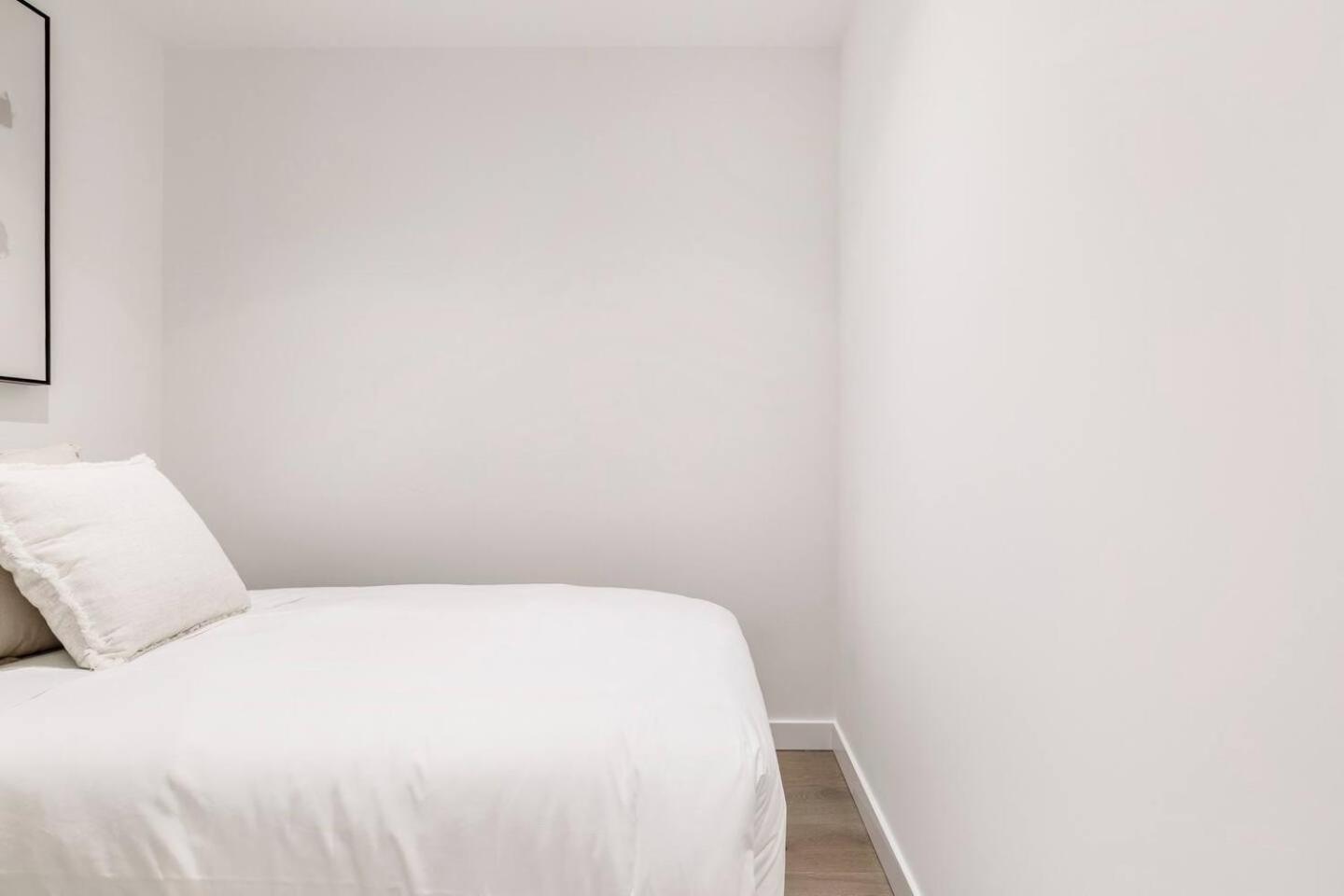 Apartment West Side Sleek & Vibrant Cbd Getaway Melbourne