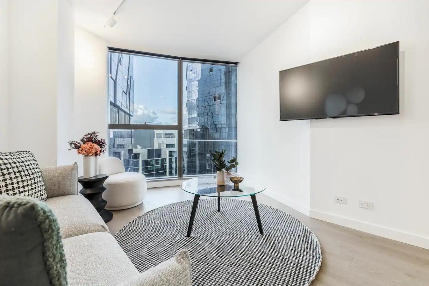 West Side Sleek & Vibrant Cbd Getaway Apartment Melbourne