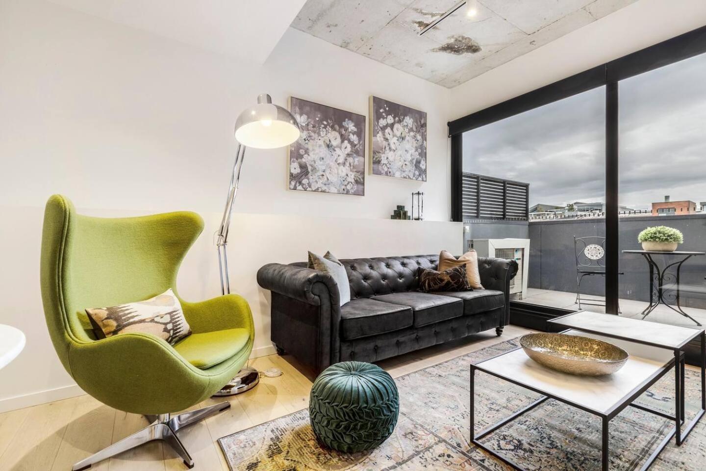 Vintage Romance In Vibrant & Cosmopolitan Prahran Apartment