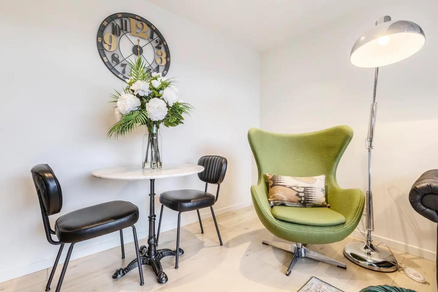 Vintage Romance In Vibrant & Cosmopolitan Prahran * Melbourne