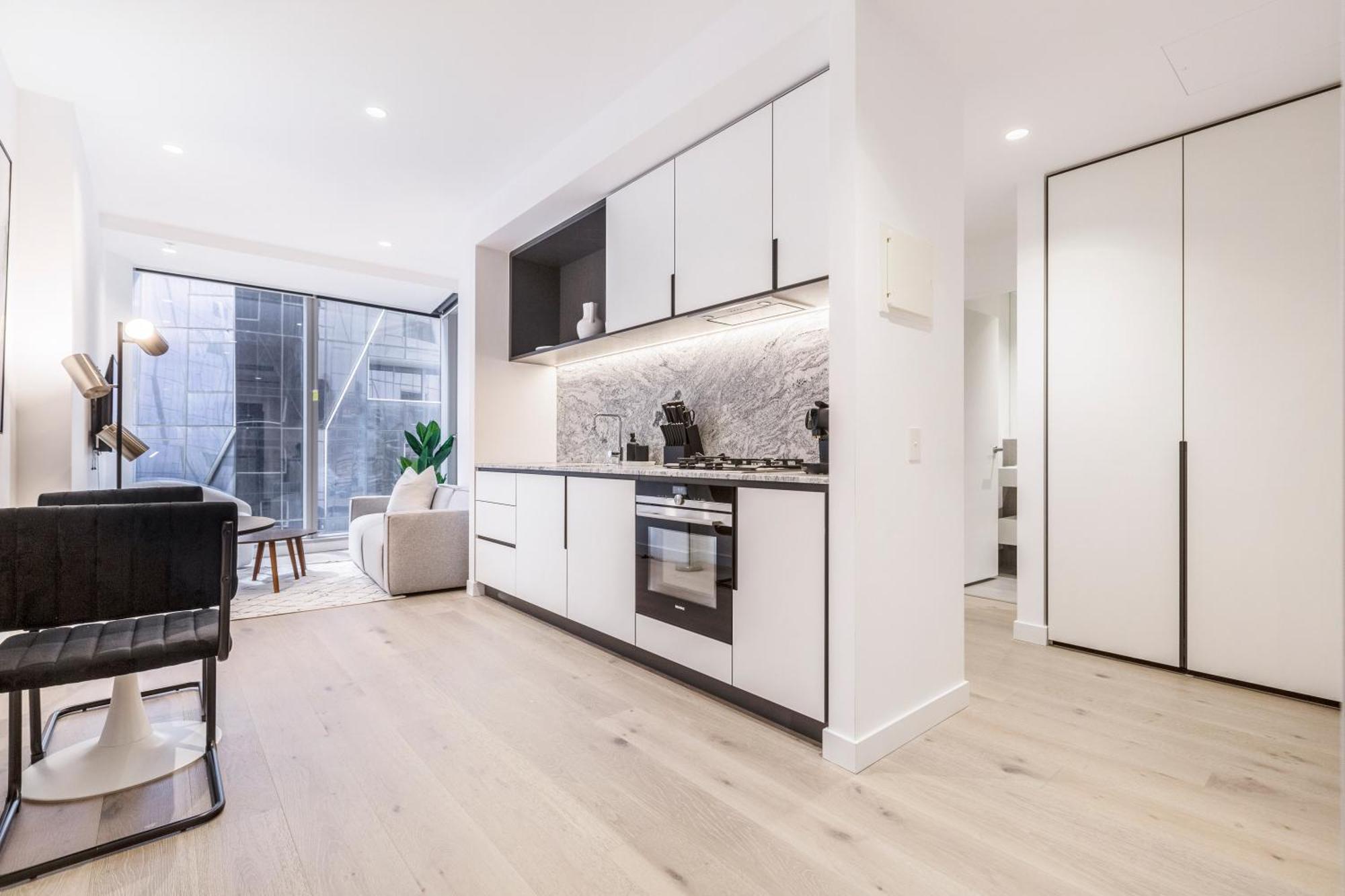 Apartment West Side Marvel Stadium Views Shopping Cbd *