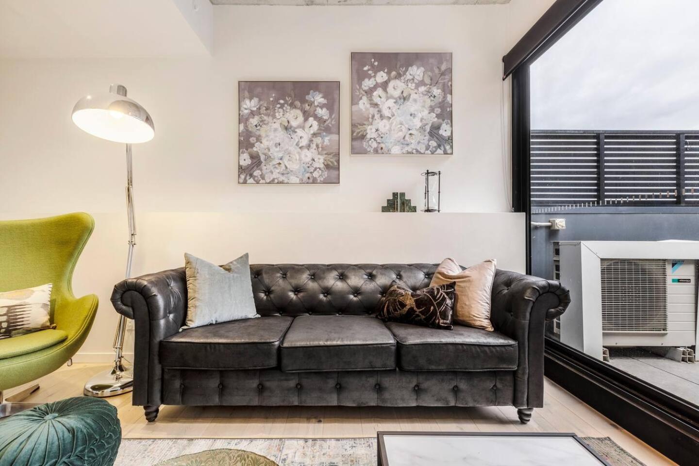 Apartment Vintage Romance In Vibrant & Cosmopolitan Prahran