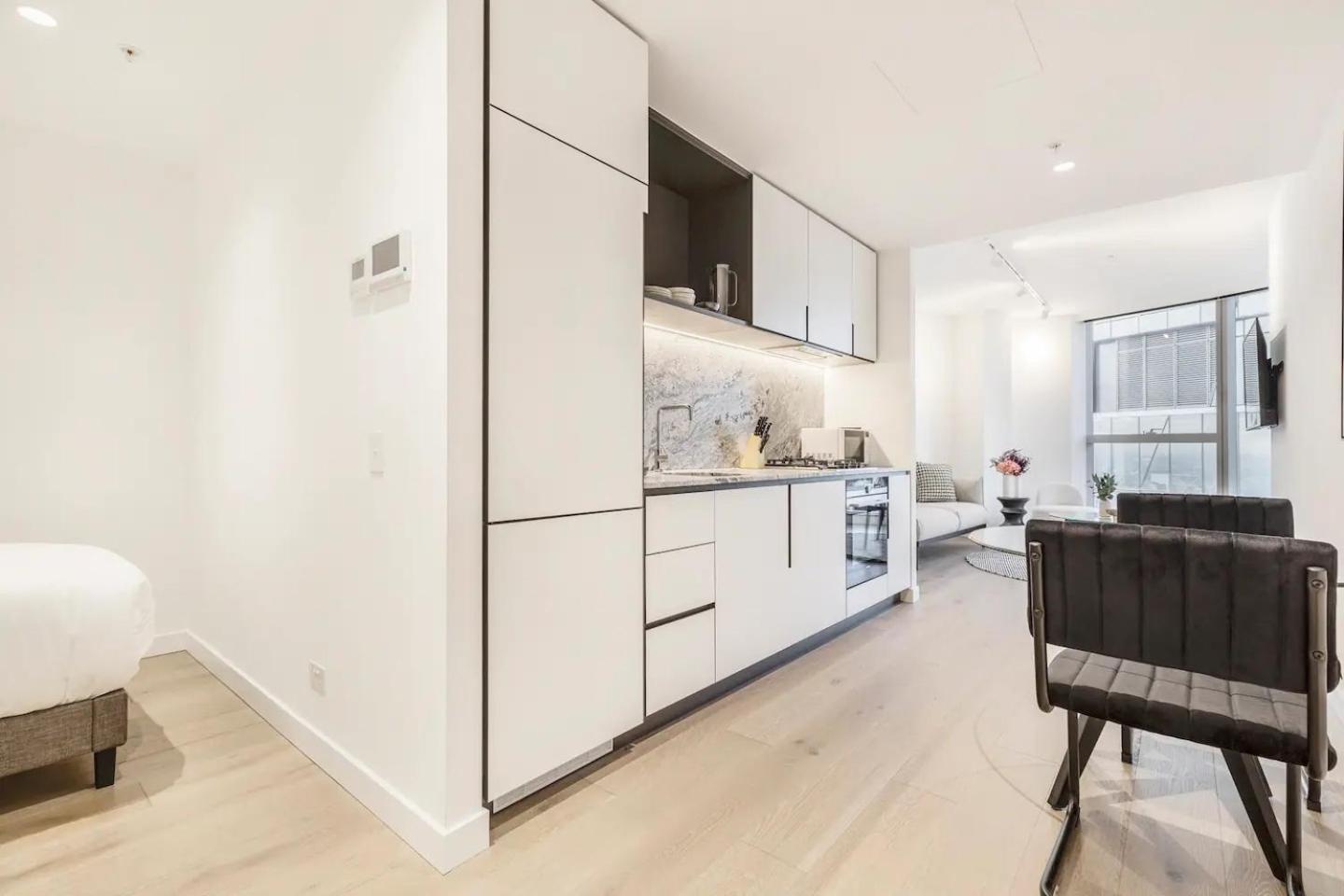 West Side Sleek & Vibrant Cbd Getaway