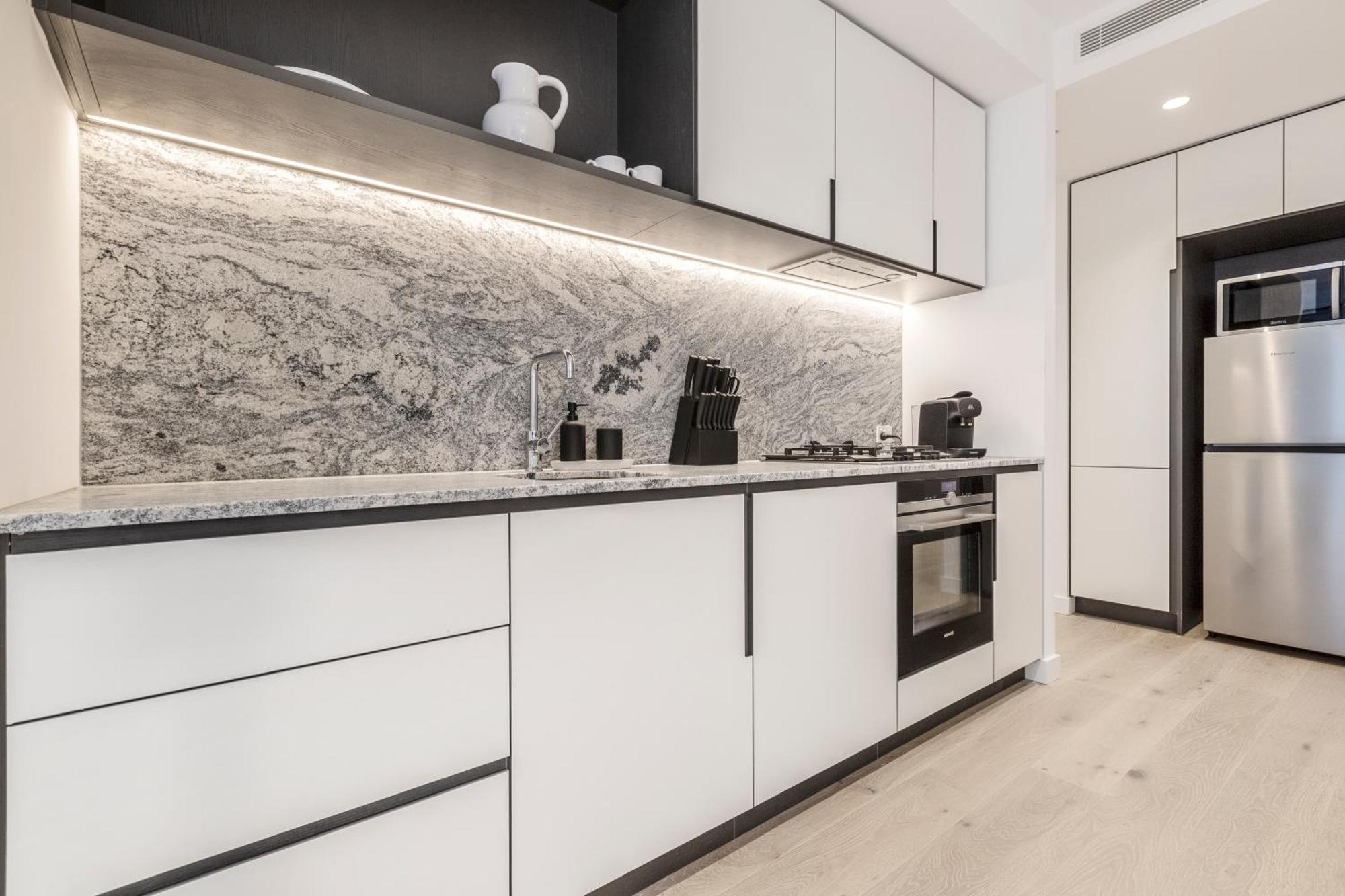 Apartment West Side Marvel Stadium Views Shopping Cbd
