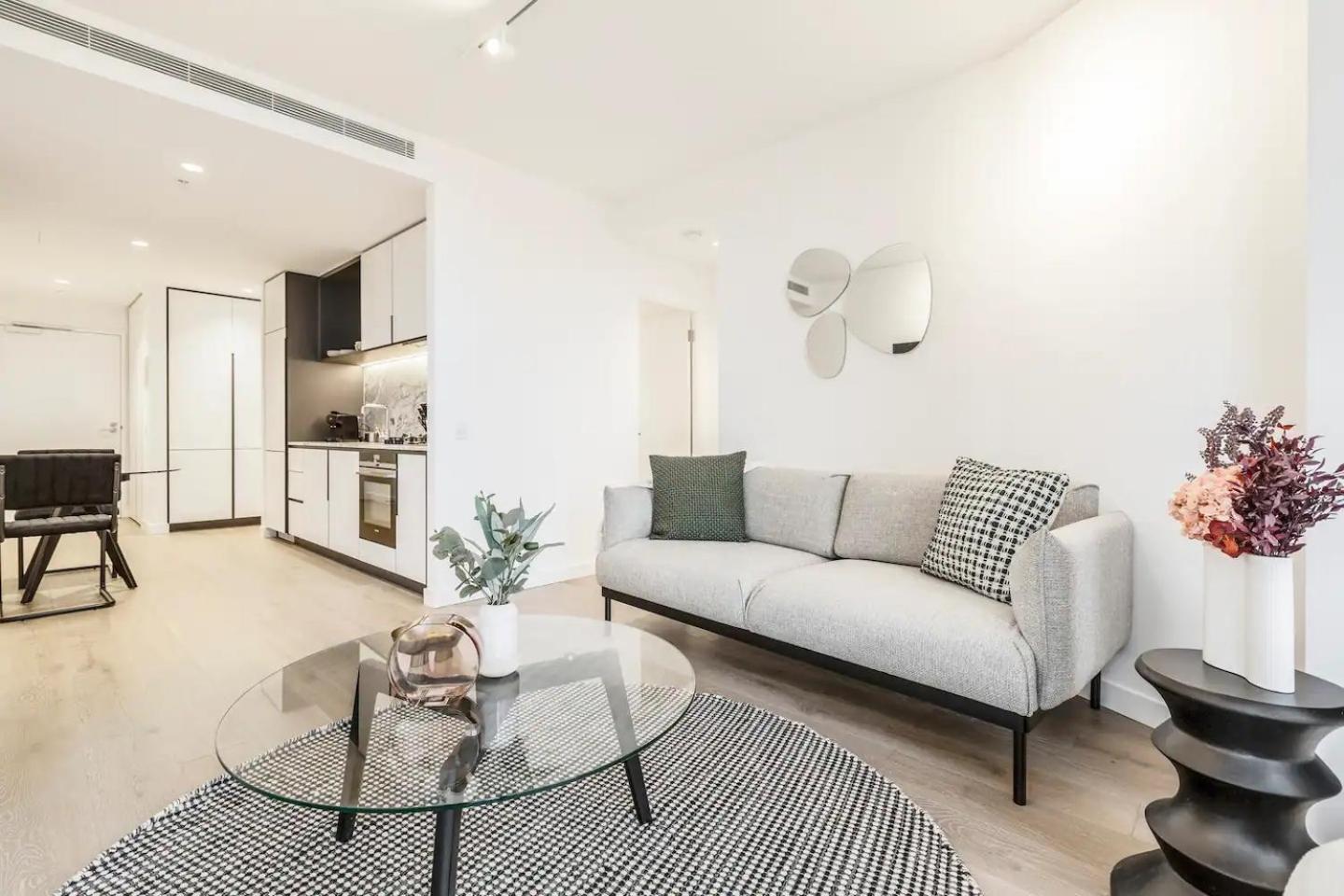 Apartment West Side Sleek & Vibrant Cbd Getaway *