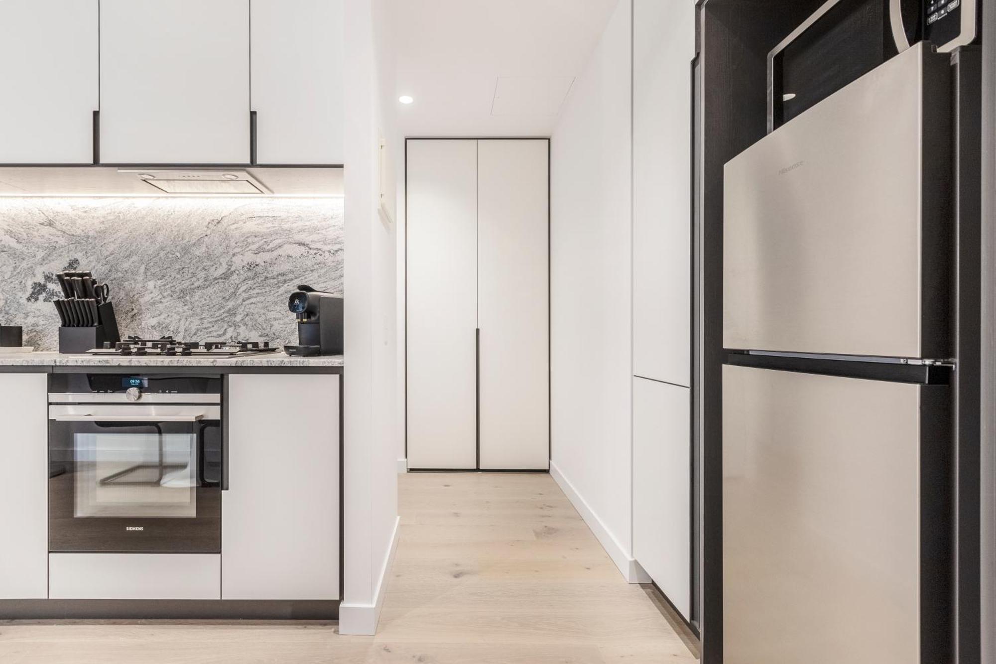 Apartment West Side Marvel Stadium Views Shopping Cbd Melbourne