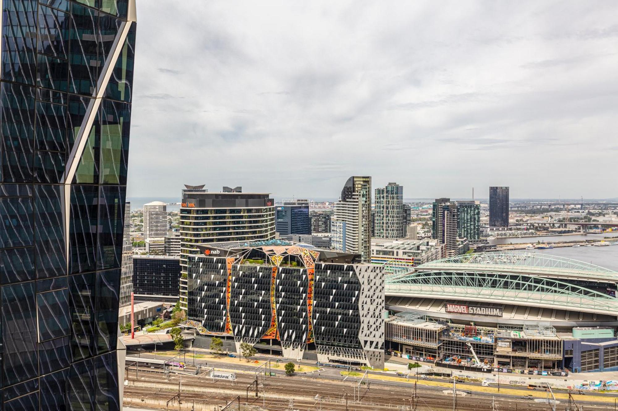 Apartment West Side Marvel Stadium Views Shopping Cbd