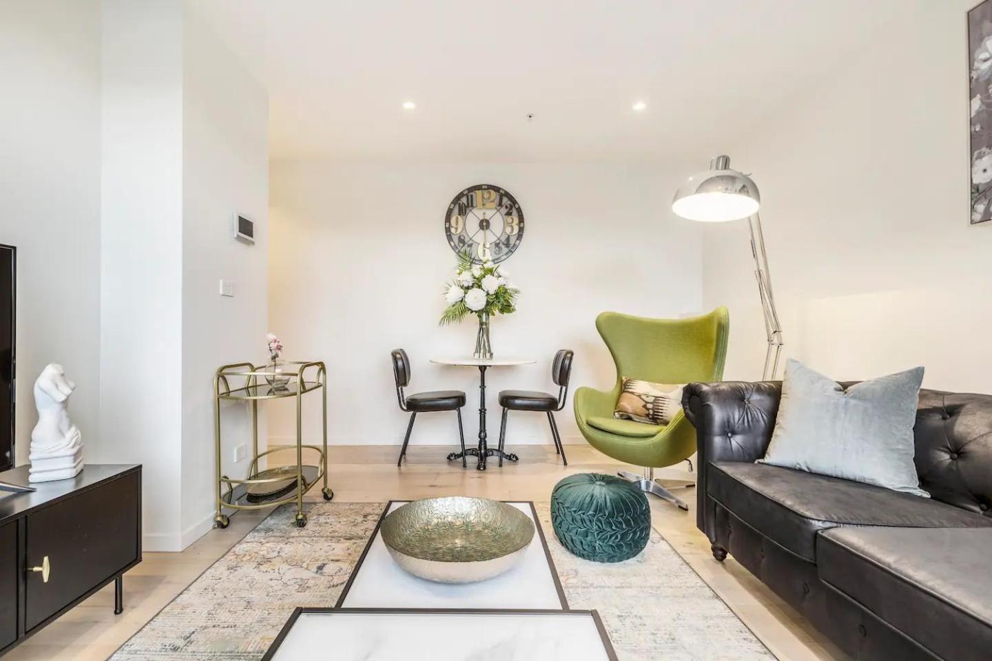 Vintage Romance In Vibrant & Cosmopolitan Prahran Apartment
