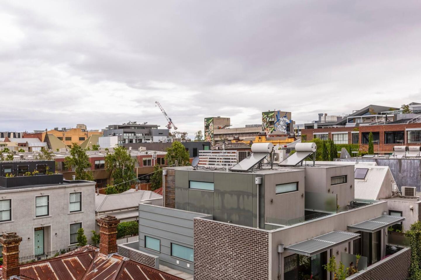 Apartment Vintage Romance In Vibrant & Cosmopolitan Prahran