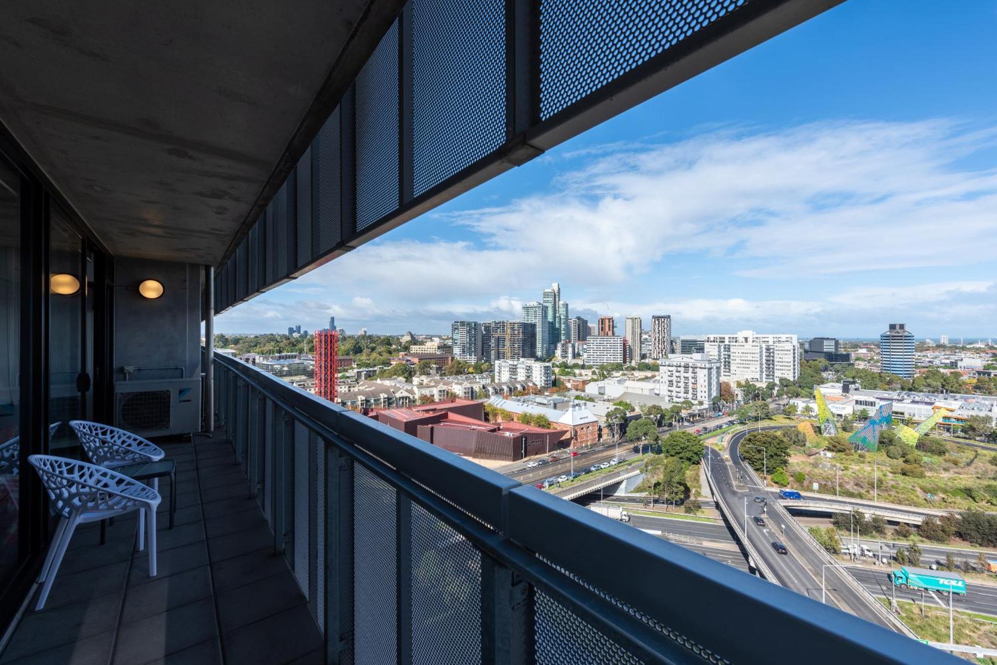 Stylish 2-bed In Southbank With Parking Apartment