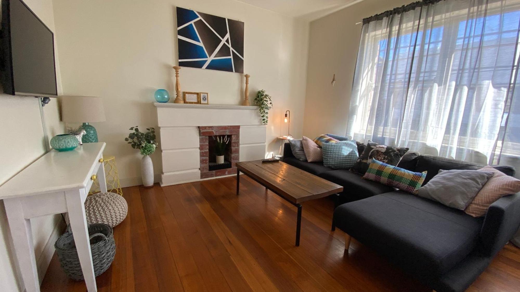 Bright & Sunny 2-bed Unit In The Heart Of St Kilda *