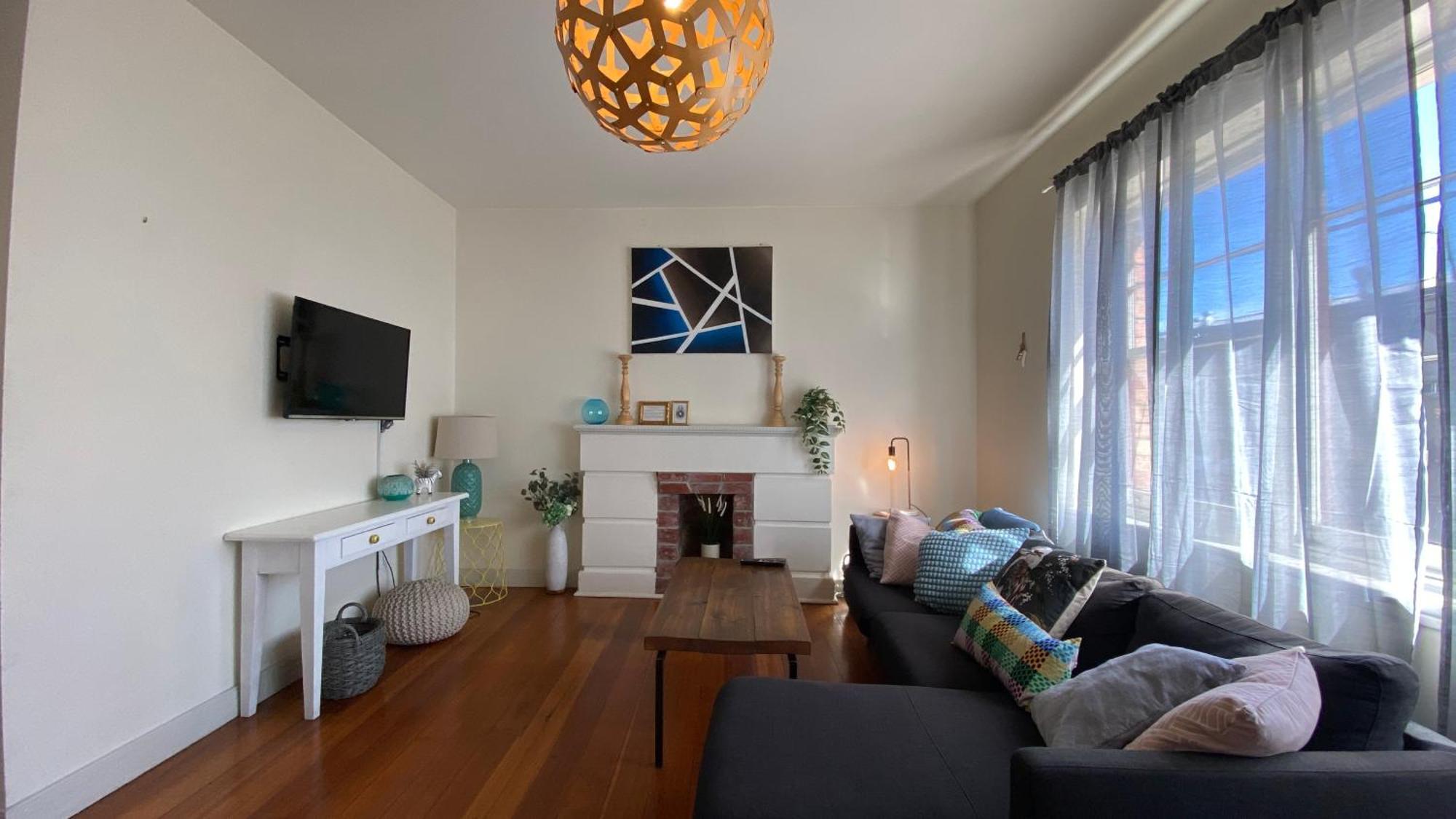 Apartment Bright & Sunny 2-bed Unit In The Heart Of St Kilda *