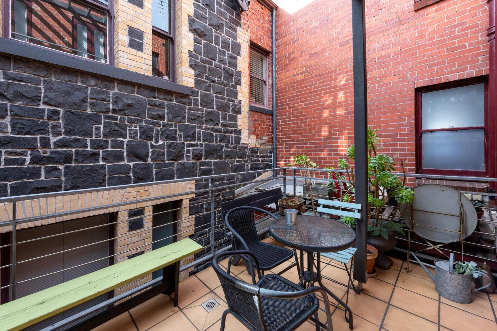Bright & Sunny 2-bed Unit In The Heart Of St Kilda Melbourne