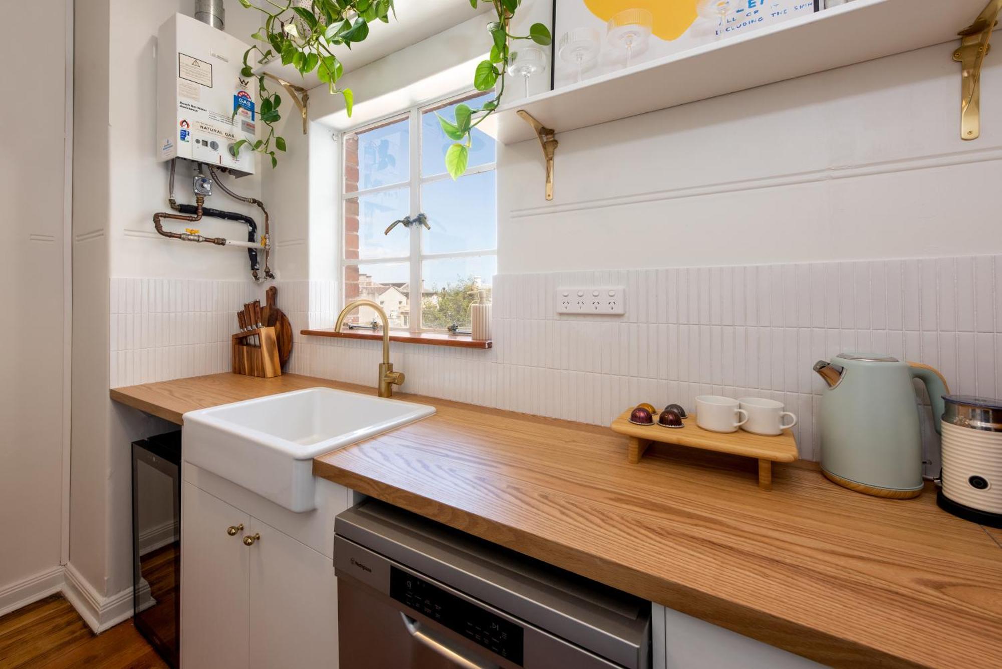 Charming Art Deco Unit In East *